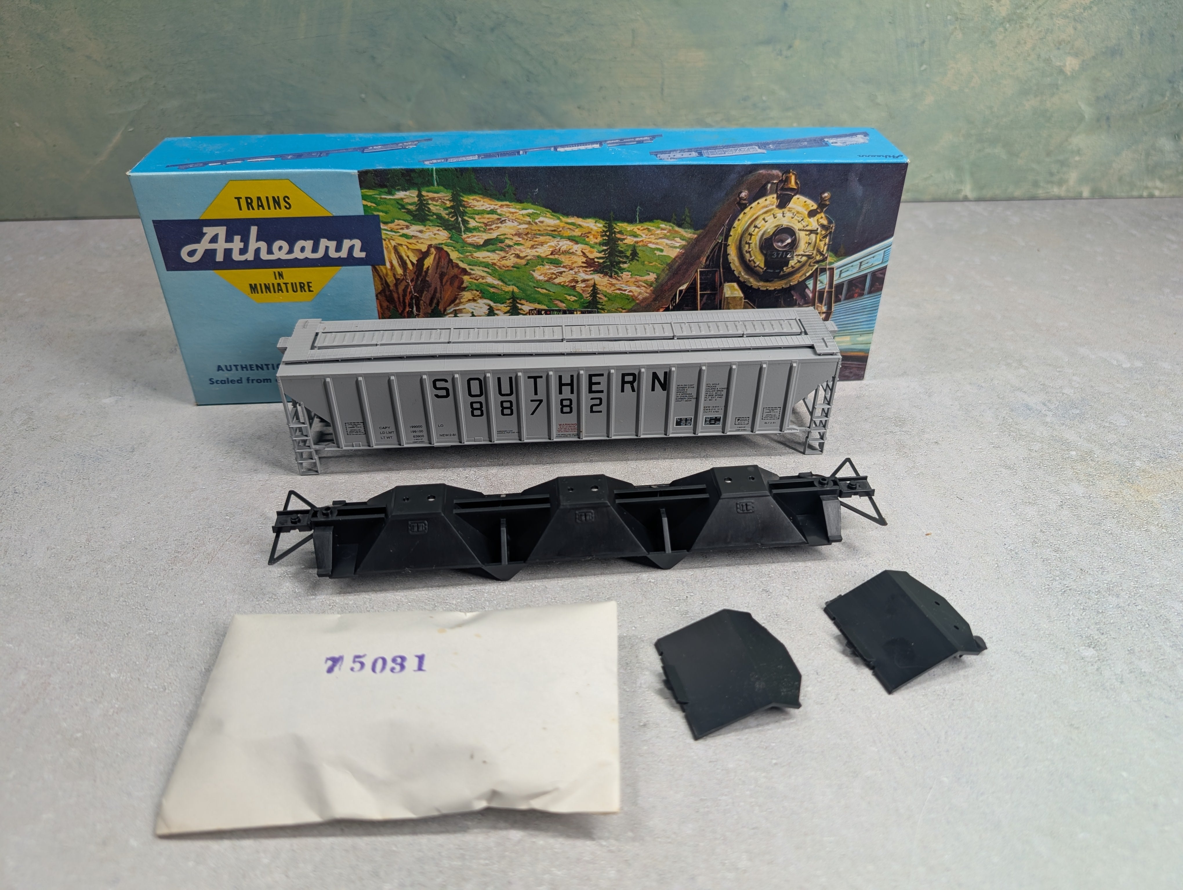 USED Athearn 235 HO Scale 54' Ribside Covered Hopper Southern #88782 Rail Runner KIT