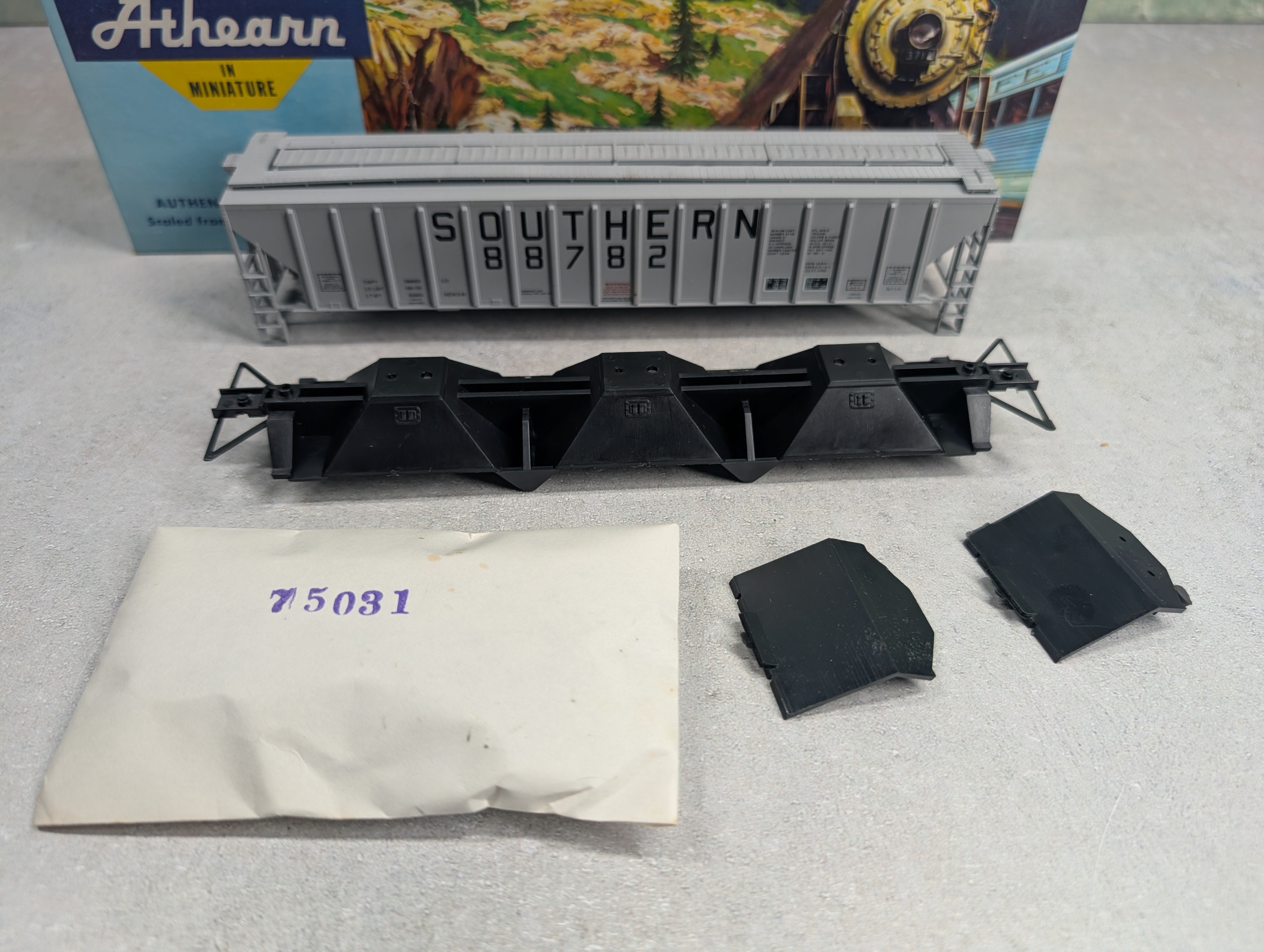 USED Athearn 235 HO Scale 54' Ribside Covered Hopper Southern #88782 Rail Runner KIT