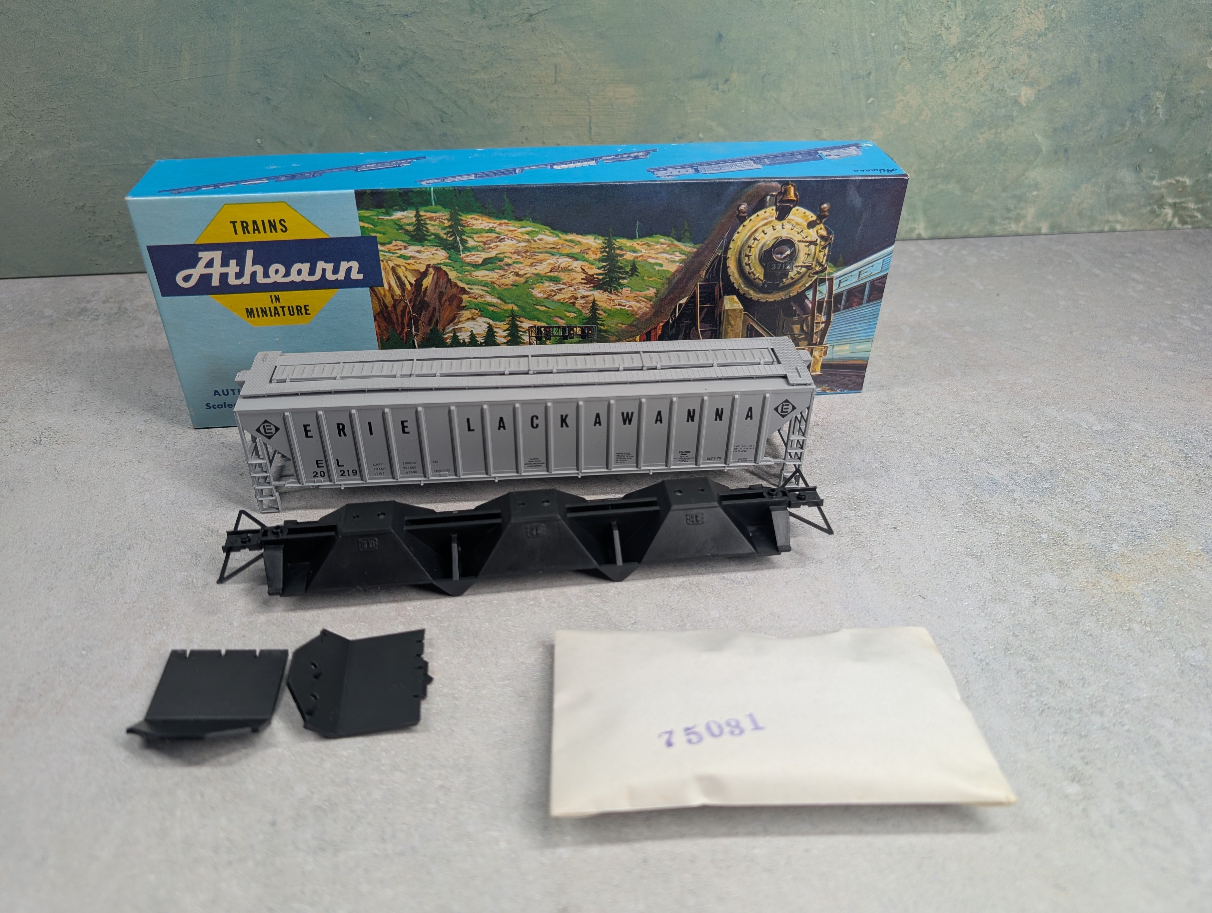 USED Athearn 234 HO Scale 54' Ribside Covered Hopper Erie Lackawanna EL #20219 Rail Runner KIT