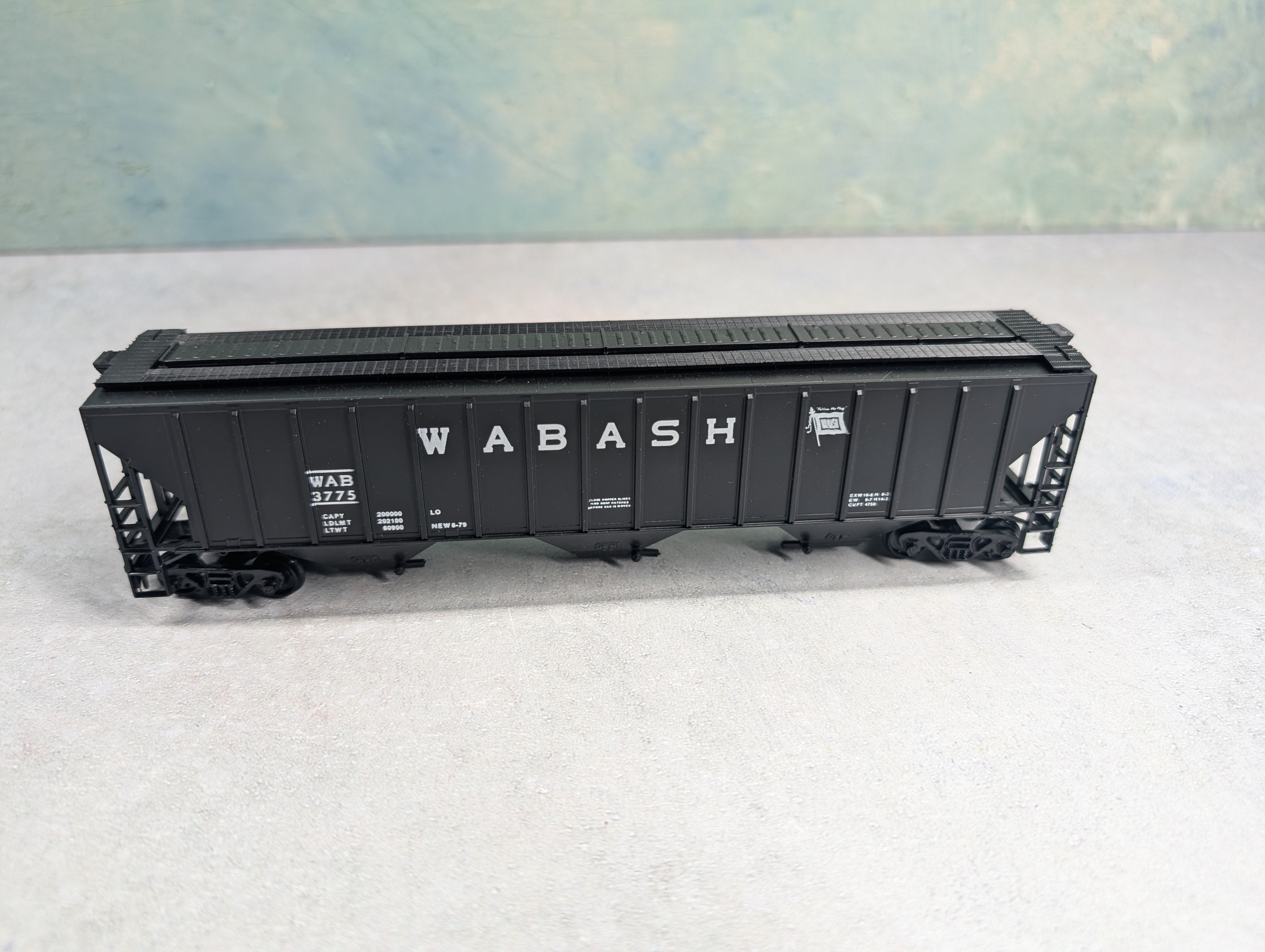 USED Athearn #1418 HO Scale 54' PS Ribside Covered Hopper Wabash WAB #3775 Bev-Bel