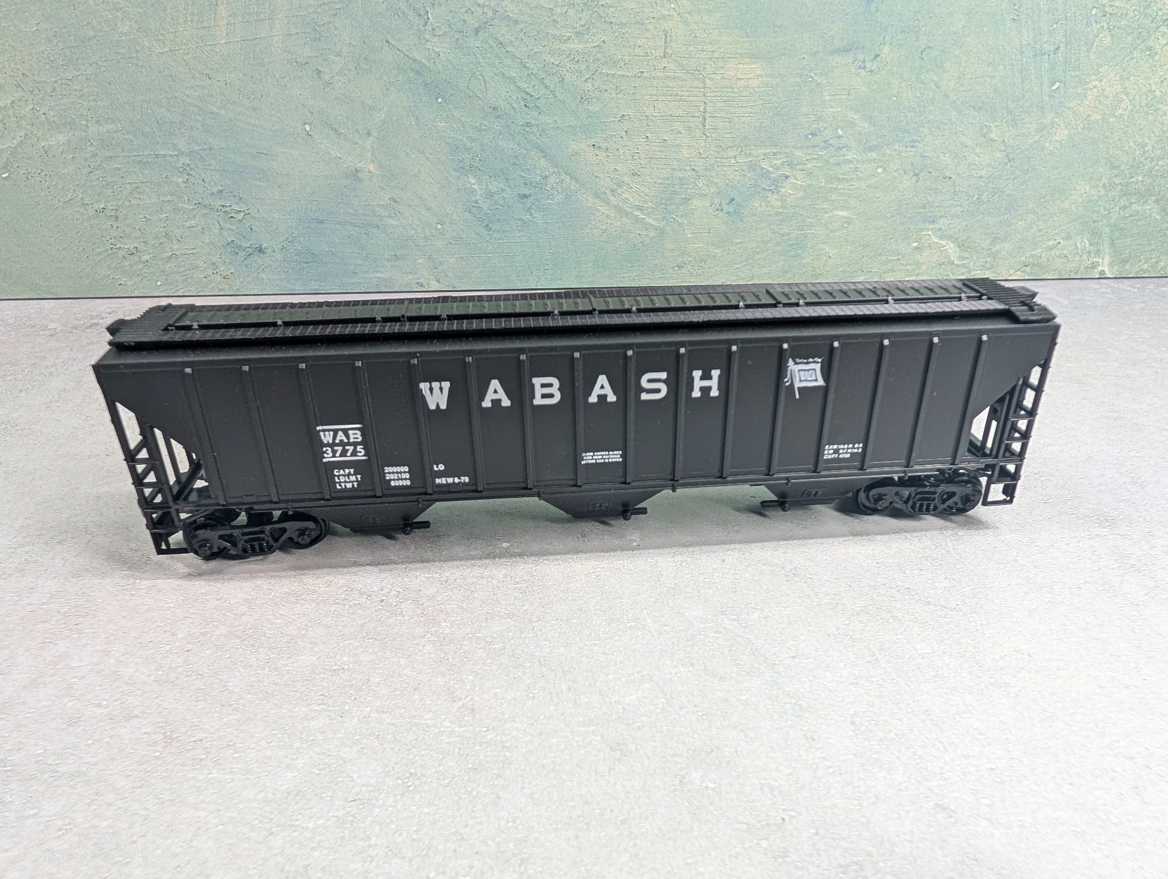 USED Athearn #1418 HO Scale 54' PS Ribside Covered Hopper Wabash WAB #3775 Bev-Bel