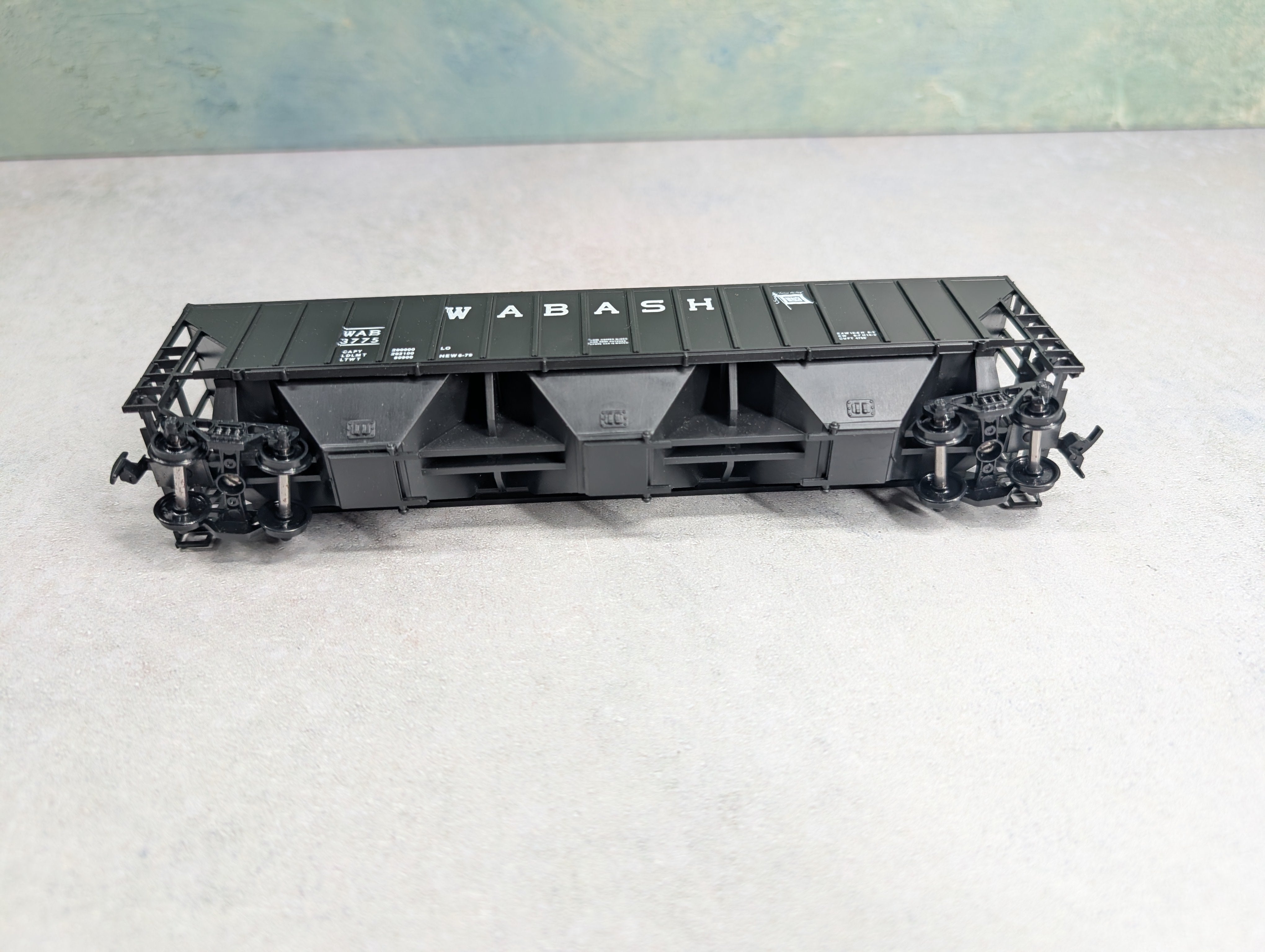 USED Athearn #1418 HO Scale 54' PS Ribside Covered Hopper Wabash WAB #3775 Bev-Bel