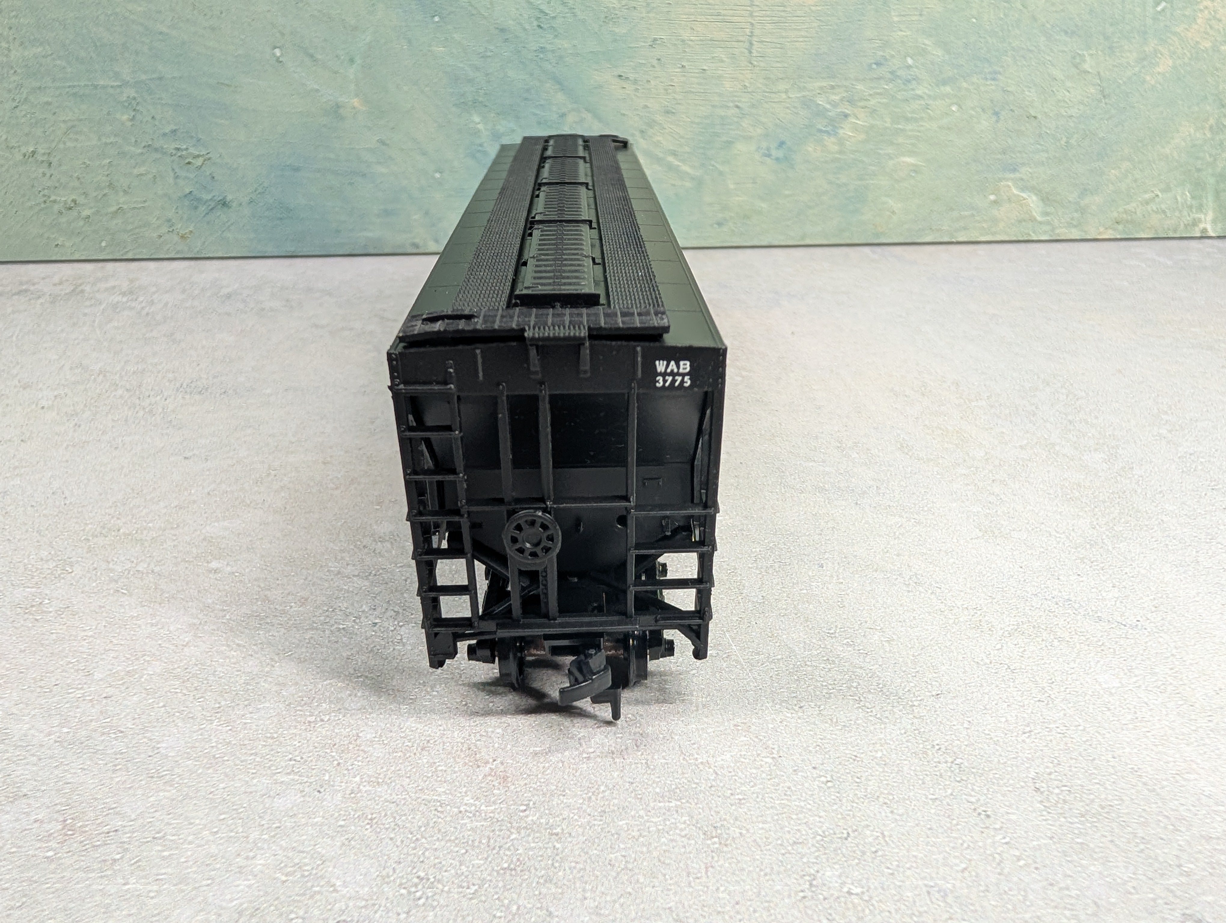 USED Athearn #1418 HO Scale 54' PS Ribside Covered Hopper Wabash WAB #3775 Bev-Bel