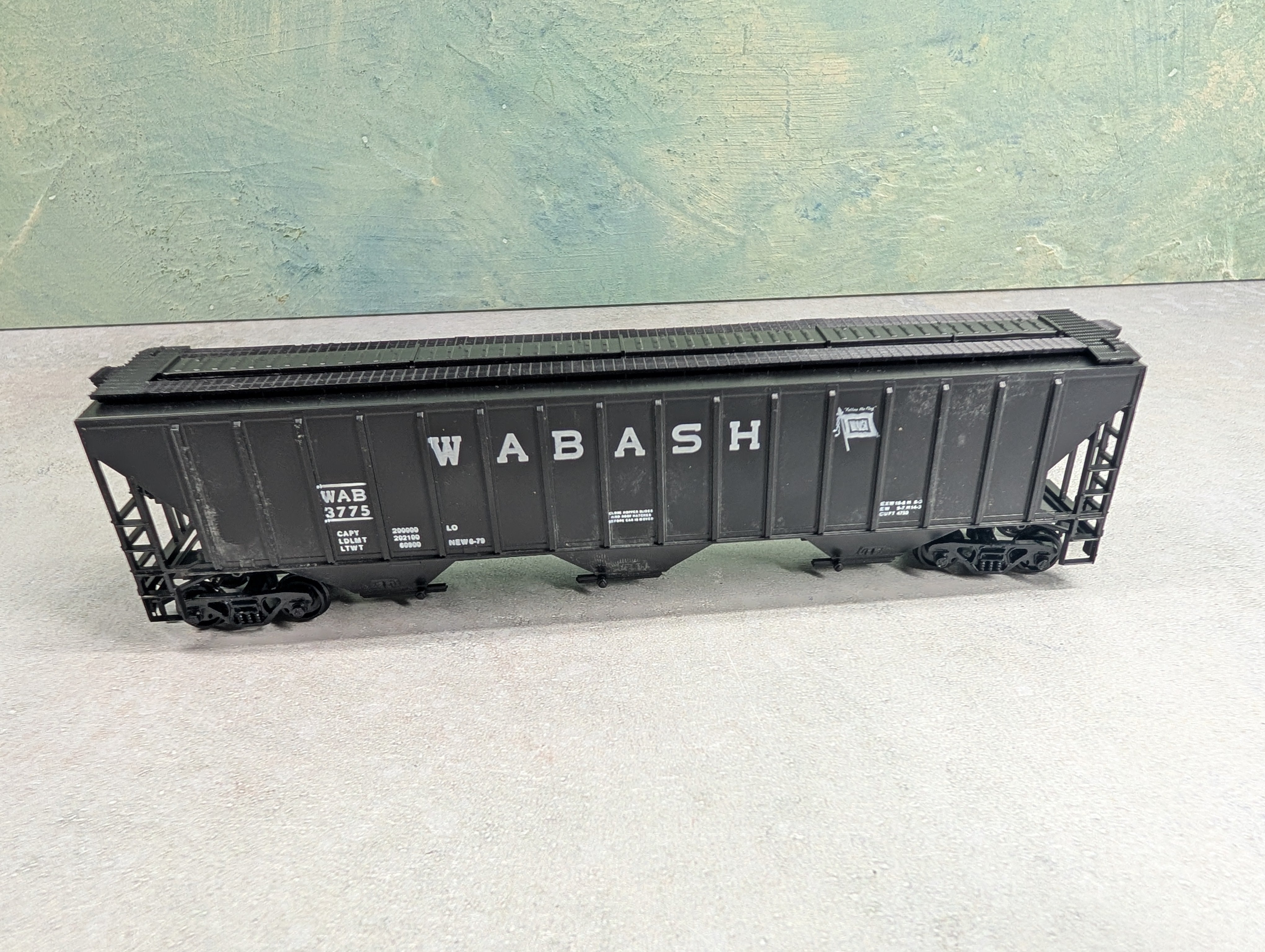 USED Athearn #1418 HO Scale 54' PS Ribside Covered Hopper Wabash WAB #3775 Bev-Bel