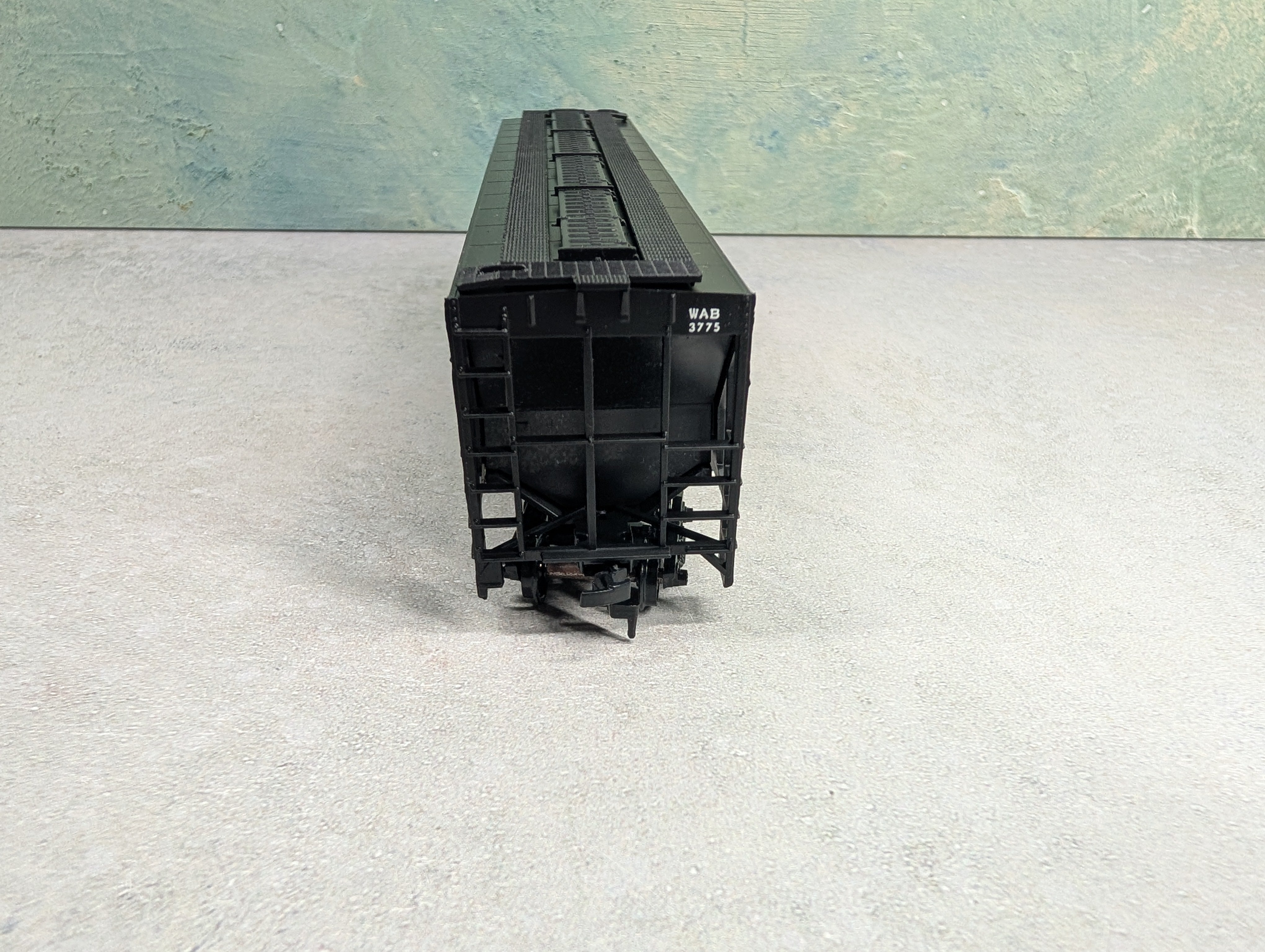 USED Athearn #1418 HO Scale 54' PS Ribside Covered Hopper Wabash WAB #3775 Bev-Bel