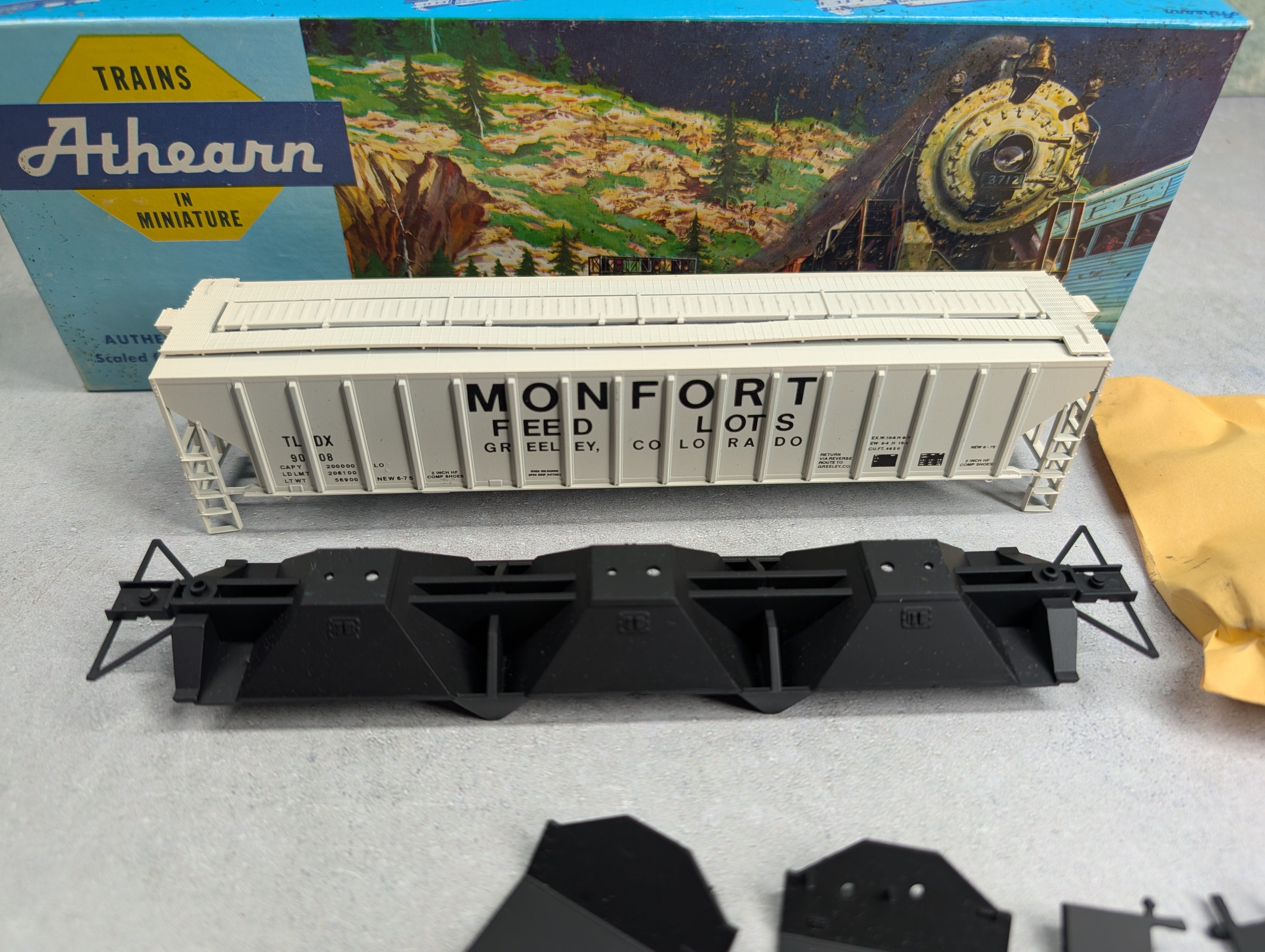USED Athearn 1067 HO Scale 54' PS Covered Hopper Monfort Feed Lots TLDX #9008 Accurate Finishing KIT