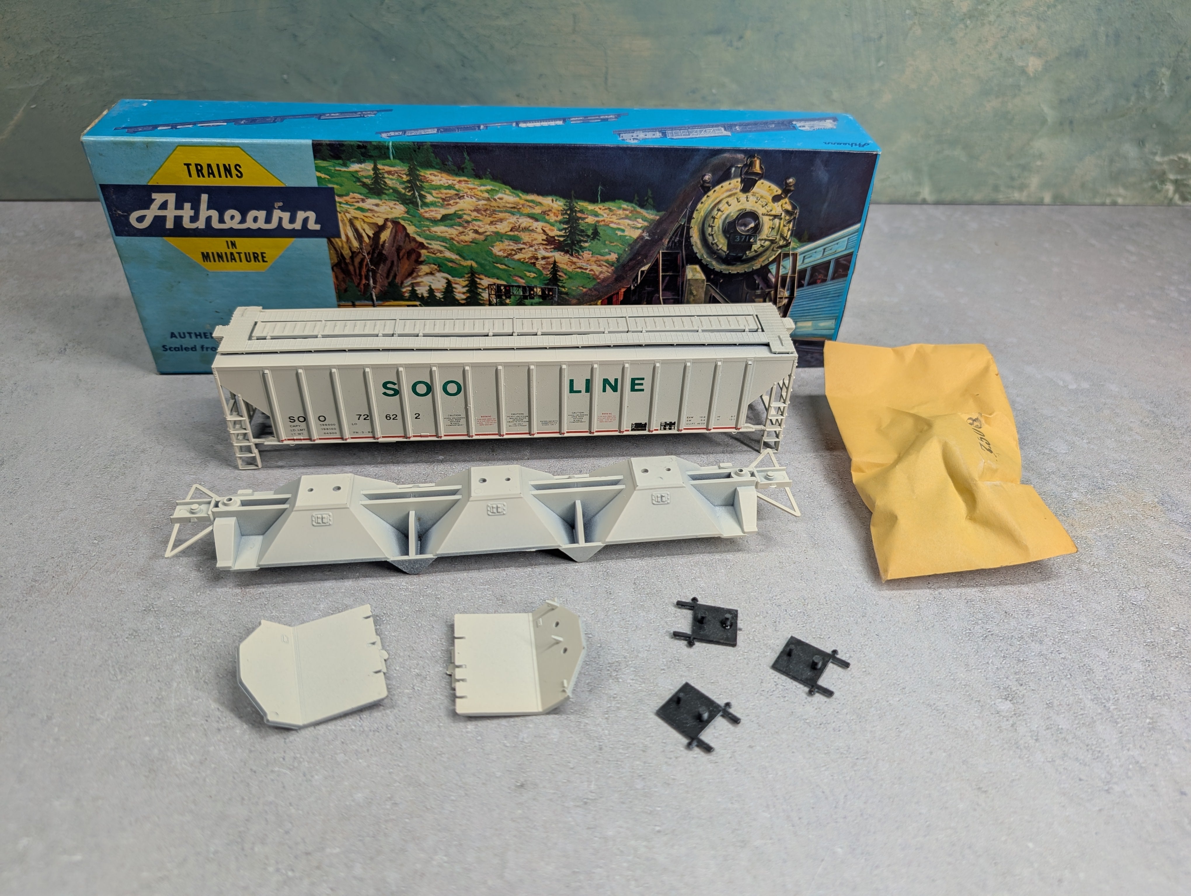 USED Athearn 1069 HO Scale 54' PS Covered Hopper SOO Line #72622 Accurate Finishing KIT