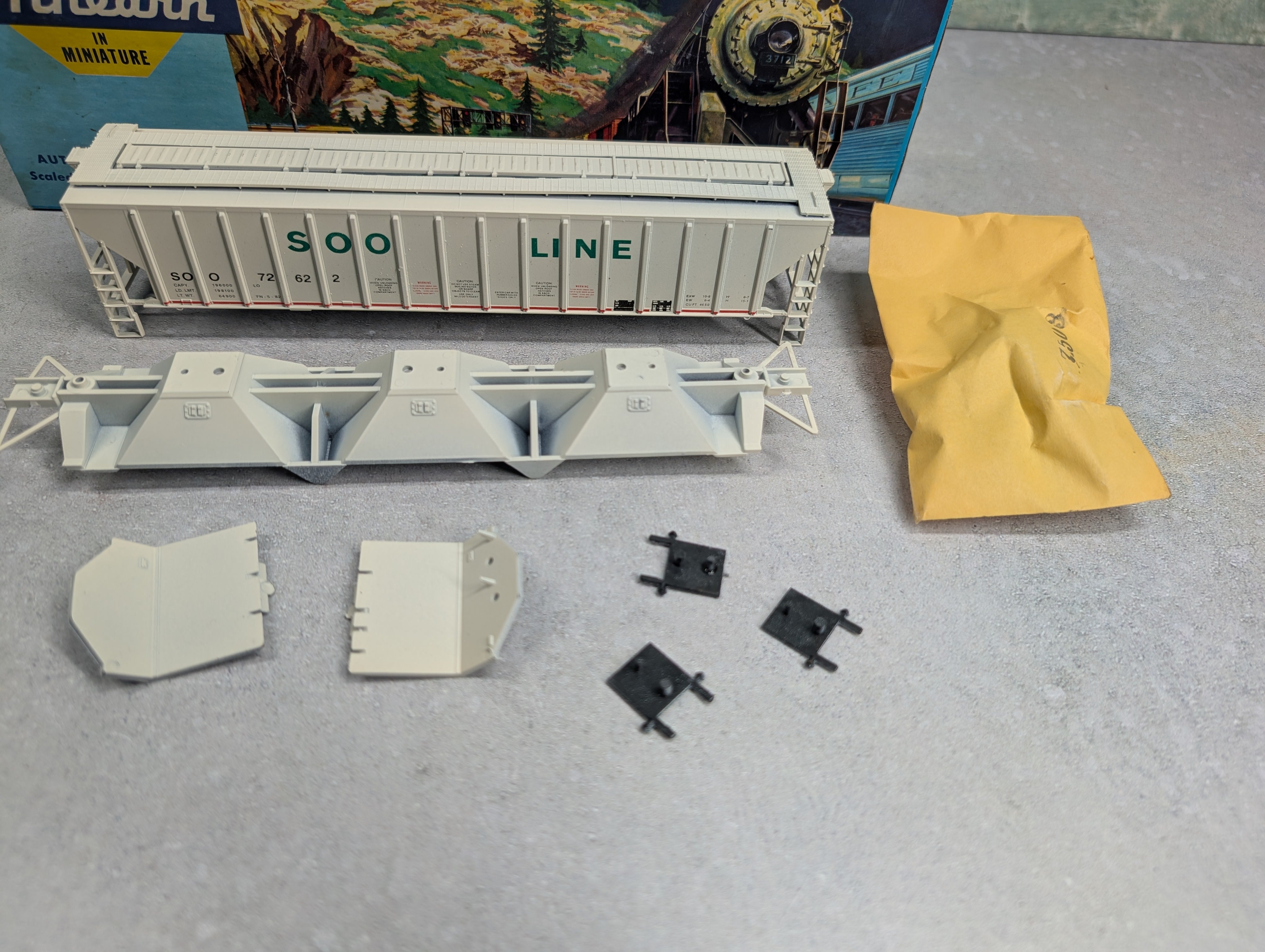 USED Athearn 1069 HO Scale 54' PS Covered Hopper SOO Line #72622 Accurate Finishing KIT