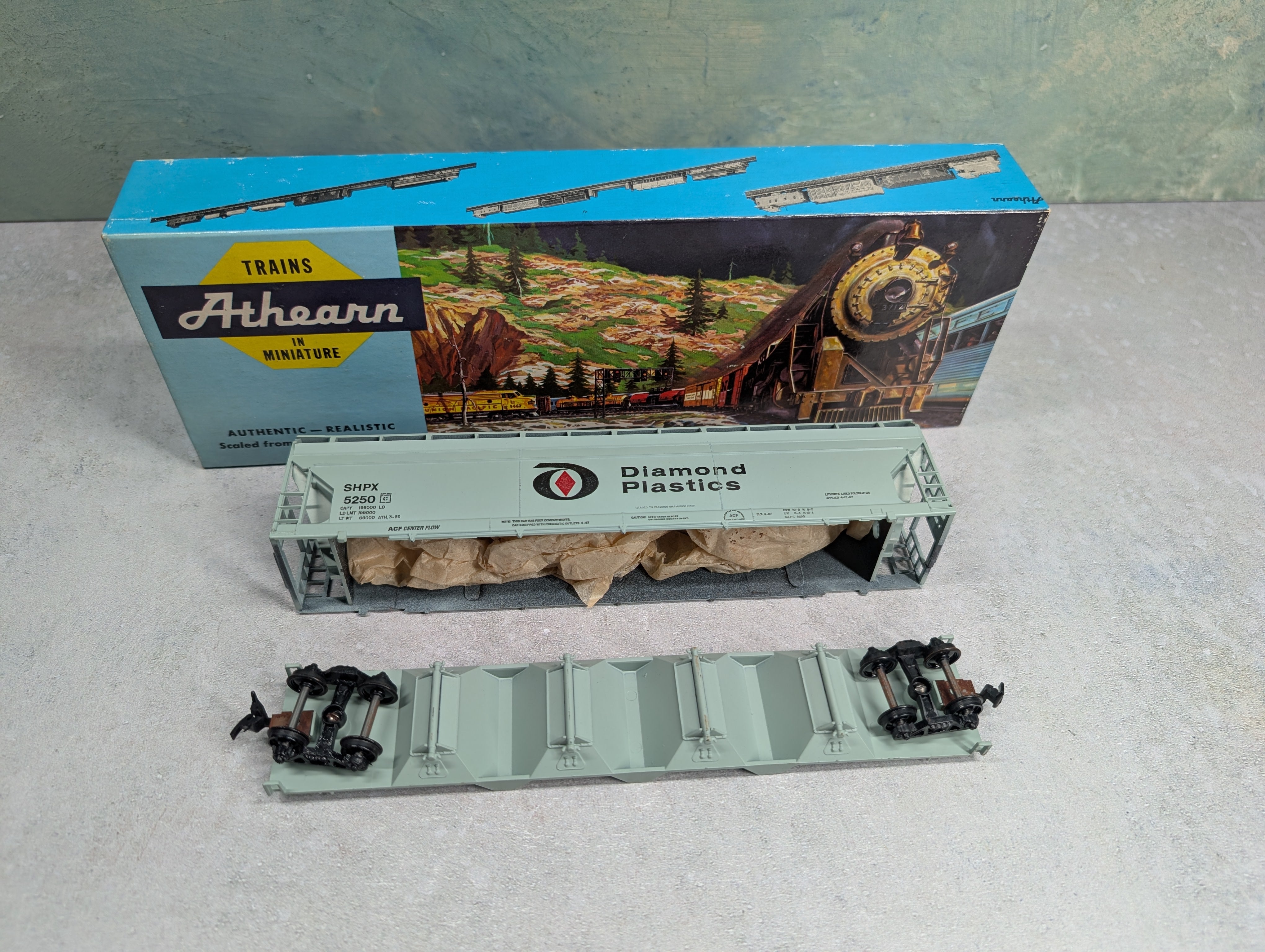 USED Athearn 1913 HO Scale 55' ACF Center Flow Diamond Plastics SHPX #5250 Started KIT