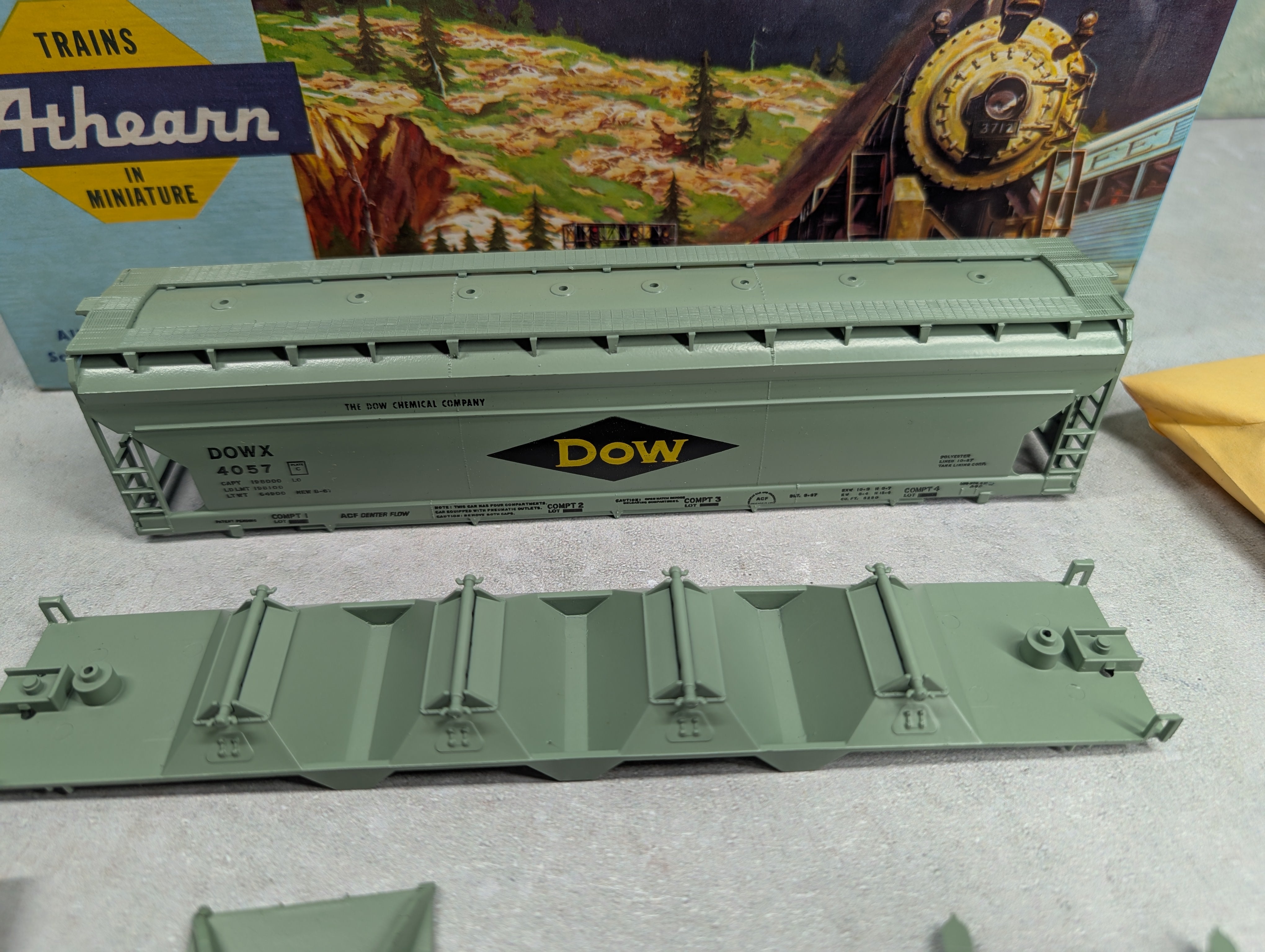 USED Athearn 1902 HO Scale 55' ACF Center Flow Dow Chemical DOWX #4057 KIT