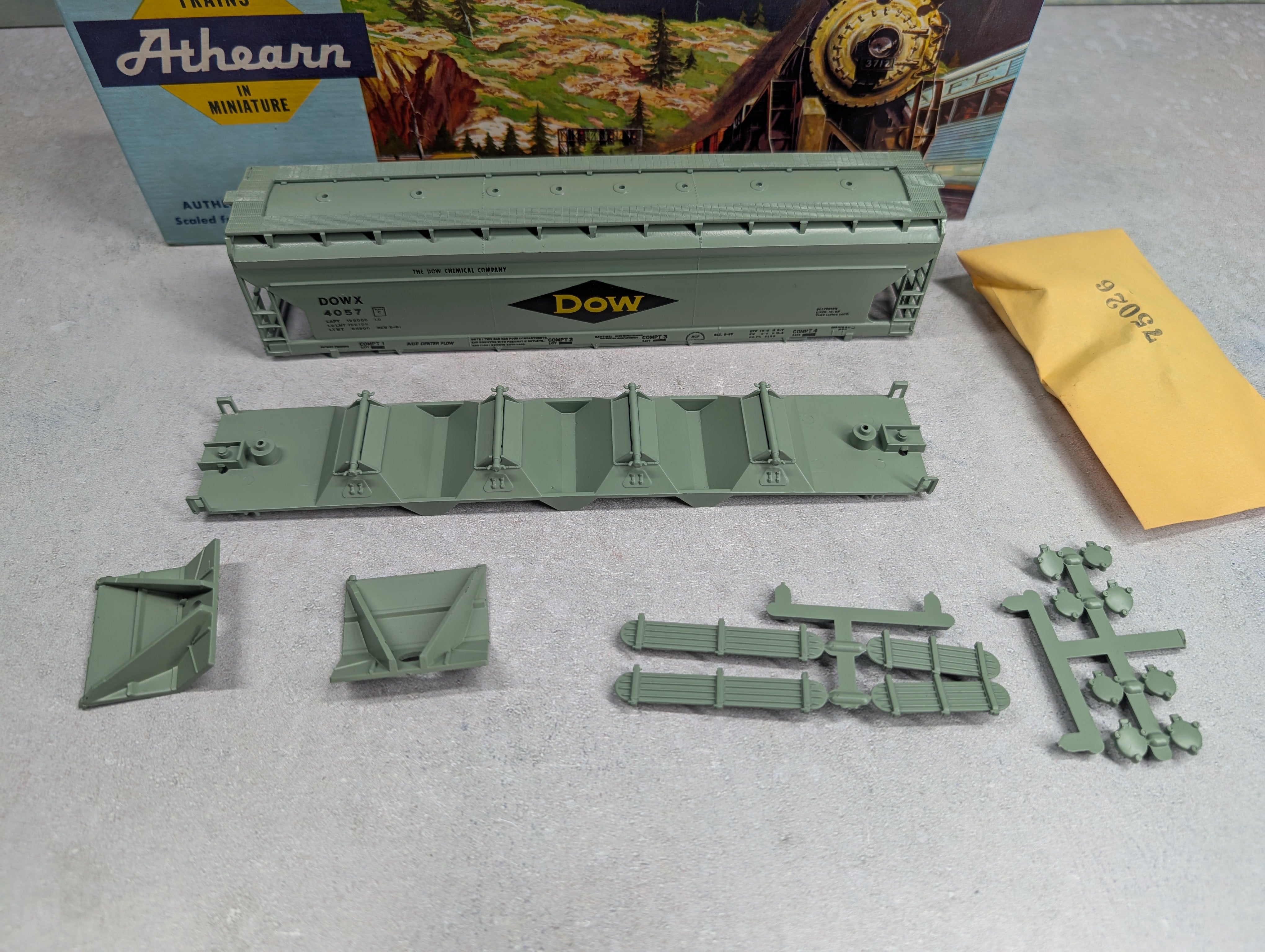 USED Athearn 1902 HO Scale 55' ACF Center Flow Dow Chemical DOWX #4057 KIT