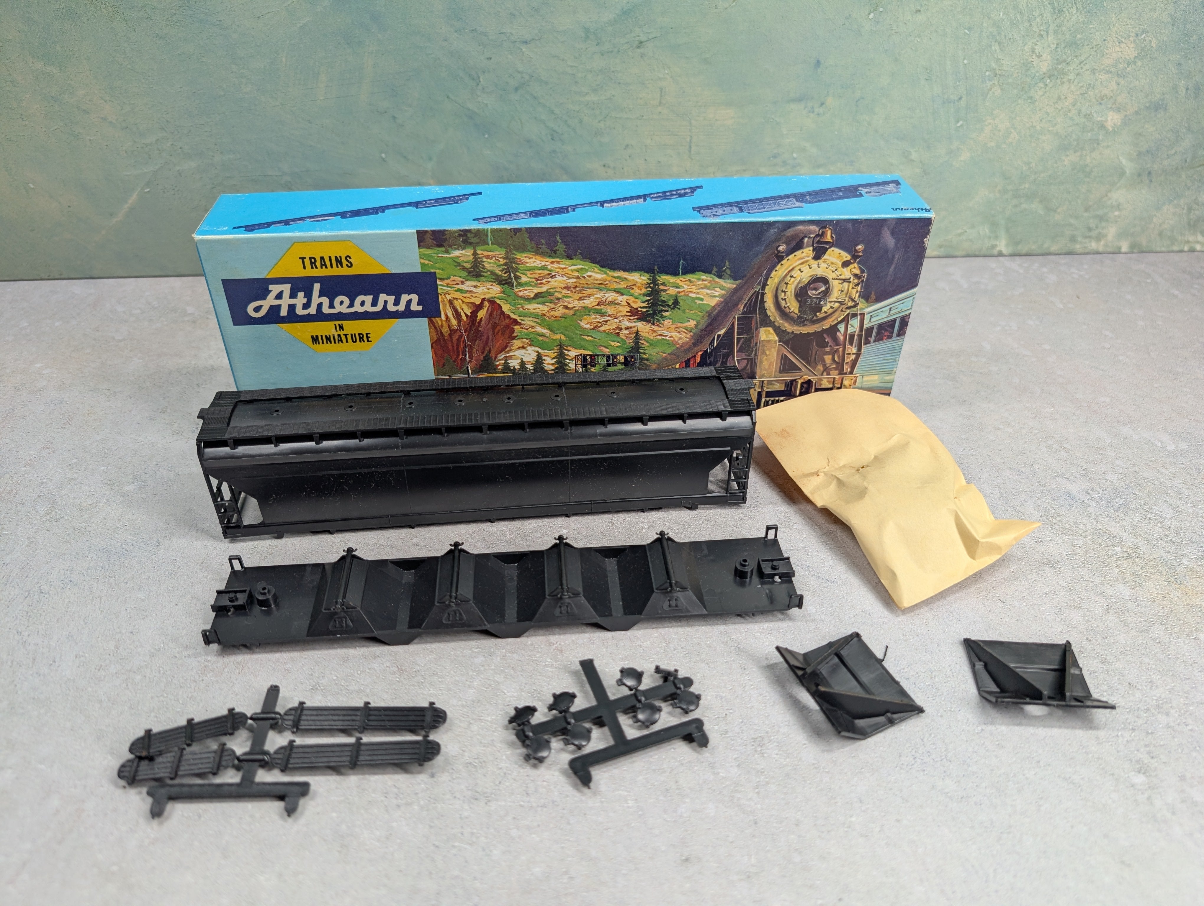 USED Athearn 1900 HO Scale 55' ACF Center Flow Undecorated Black KIT