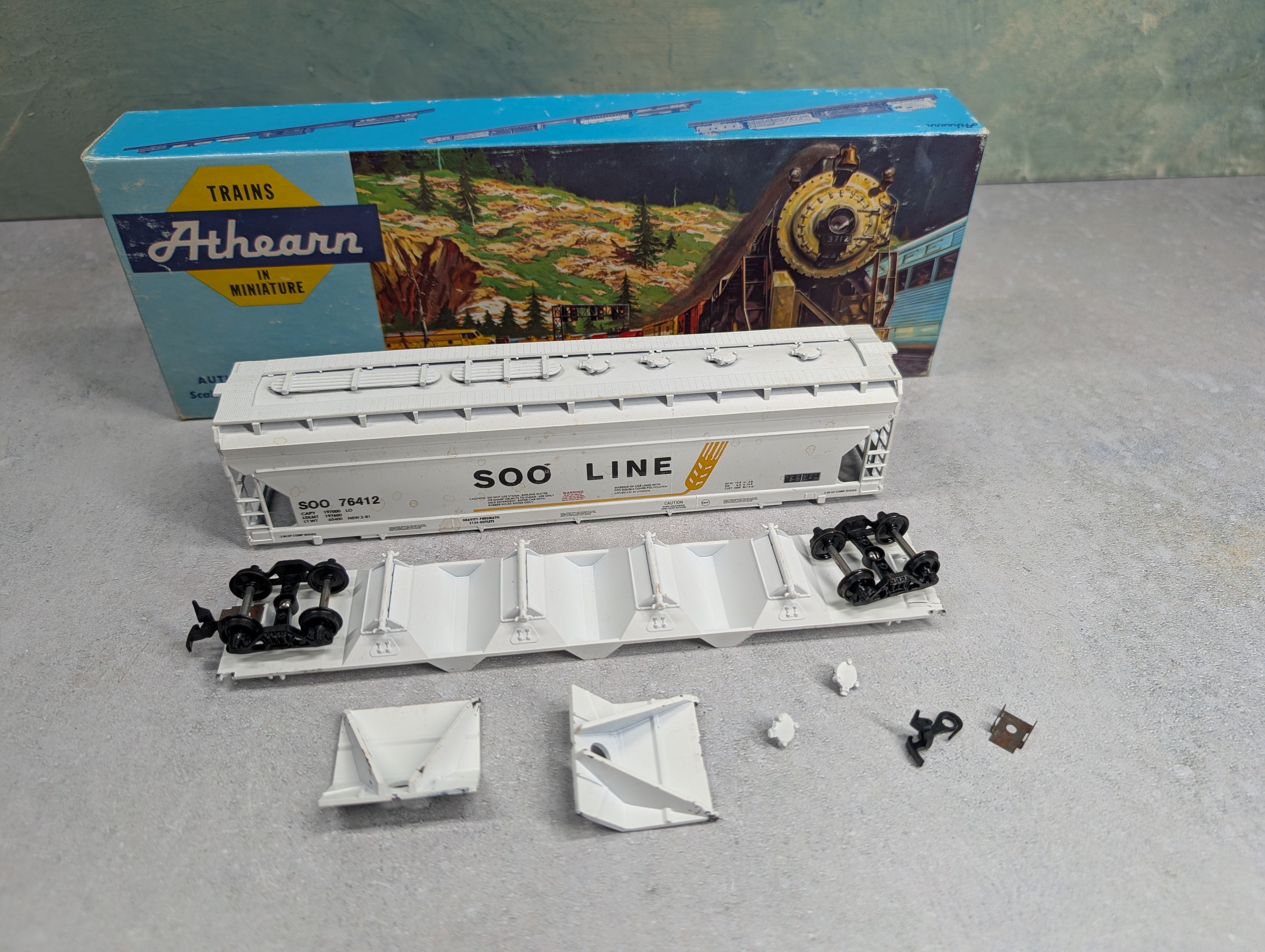 USED Athearn 321 HO Scale 55' ACF Center Flow SOO Line #76412 Bev-Bel Started KIT