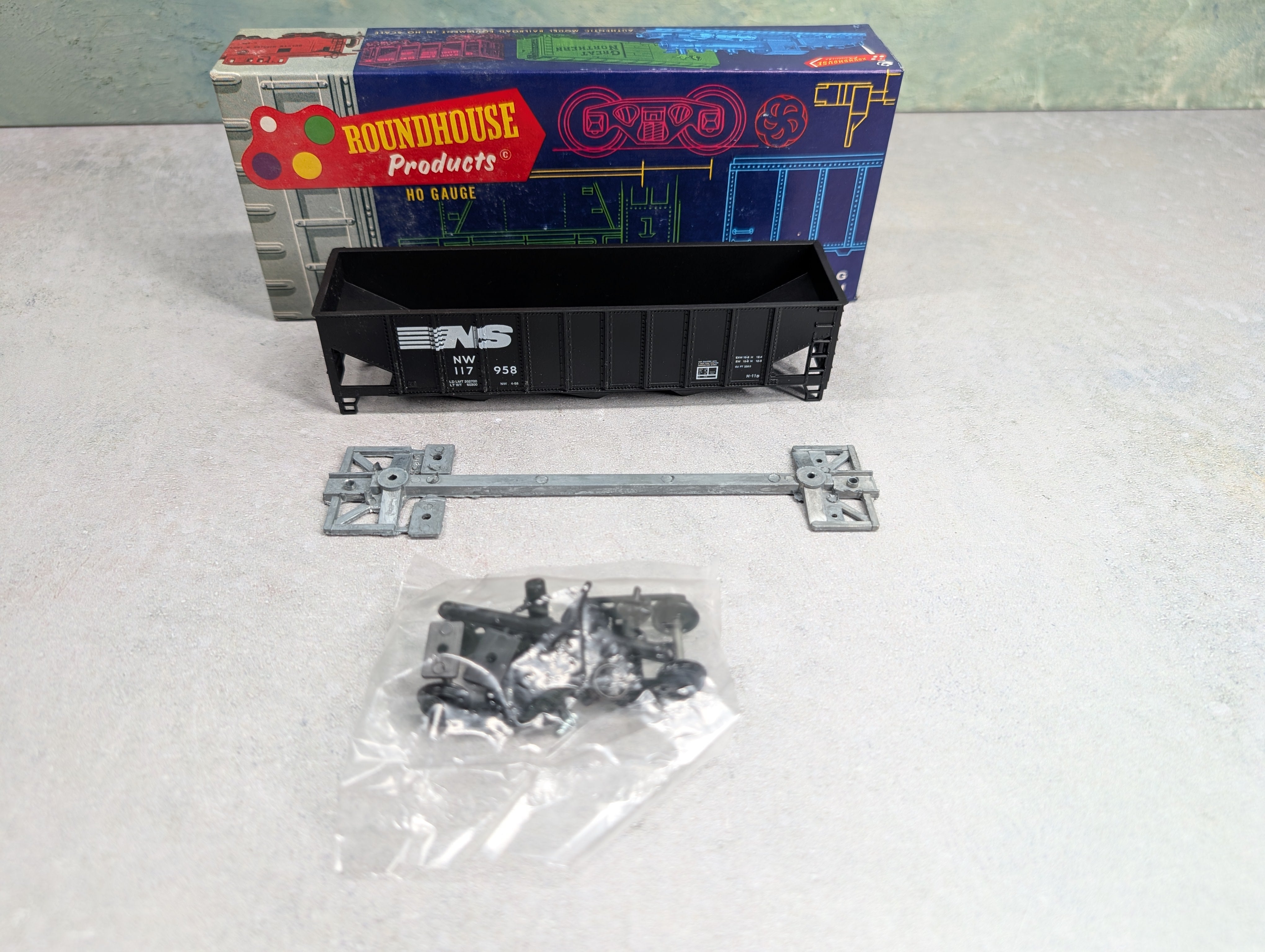 USED Roundhouse 1542 HO Scale 3-Bay Ribside Hopper Norfolk Southern NW #117958 KIT