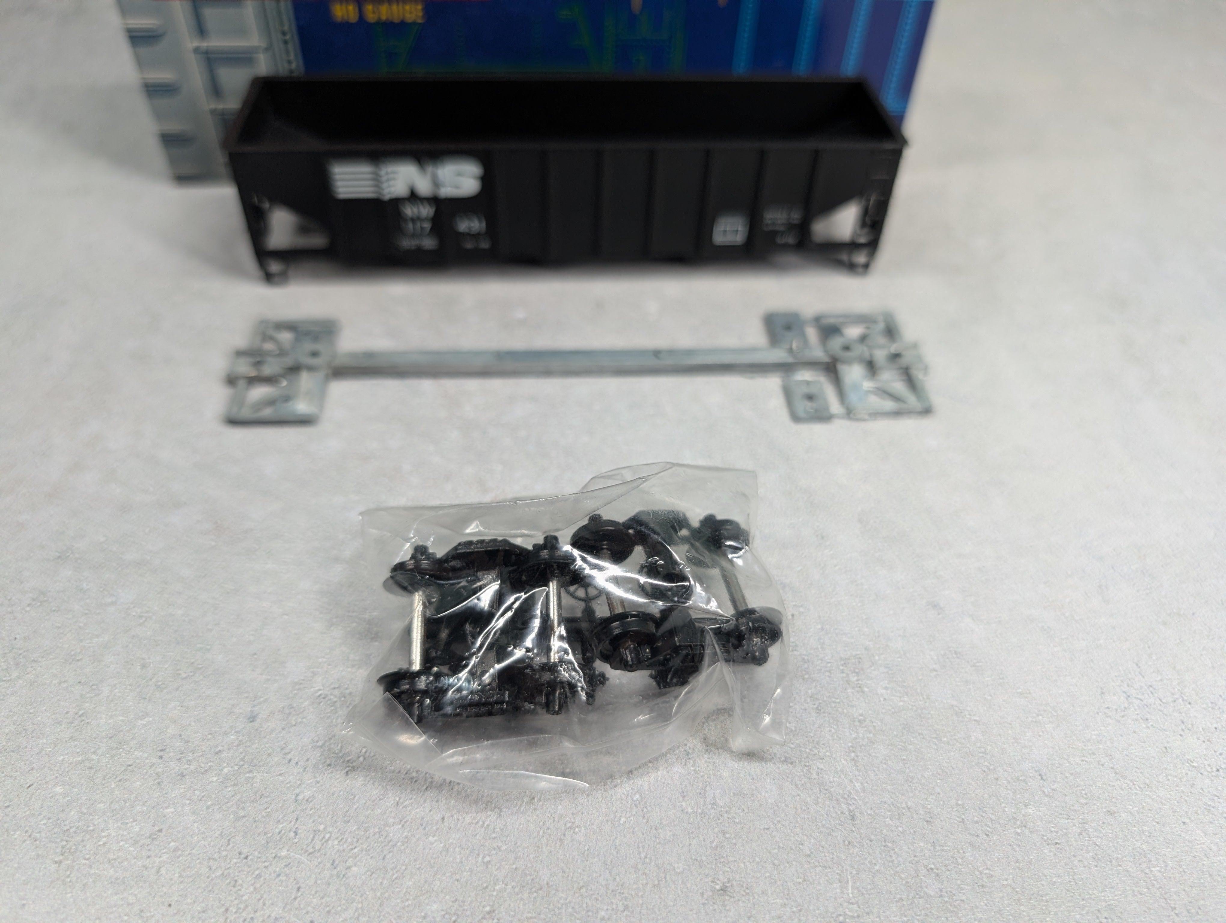 USED Roundhouse 1542 HO Scale 3-Bay Ribside Hopper Norfolk Southern NW #117431 KIT