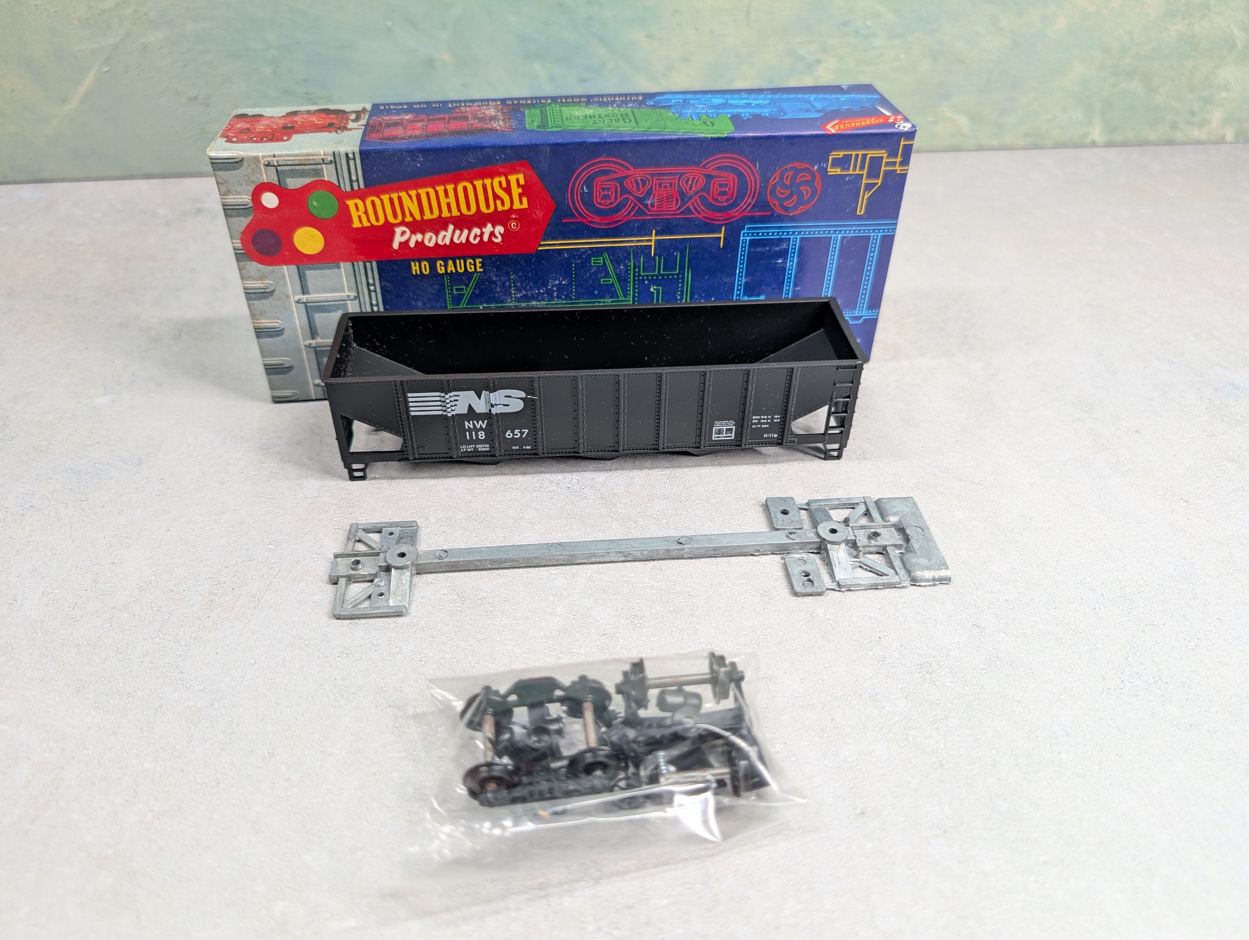 USED Roundhouse 1542 HO Scale 3-Bay Ribside Hopper Norfolk Southern NW #118657 KIT