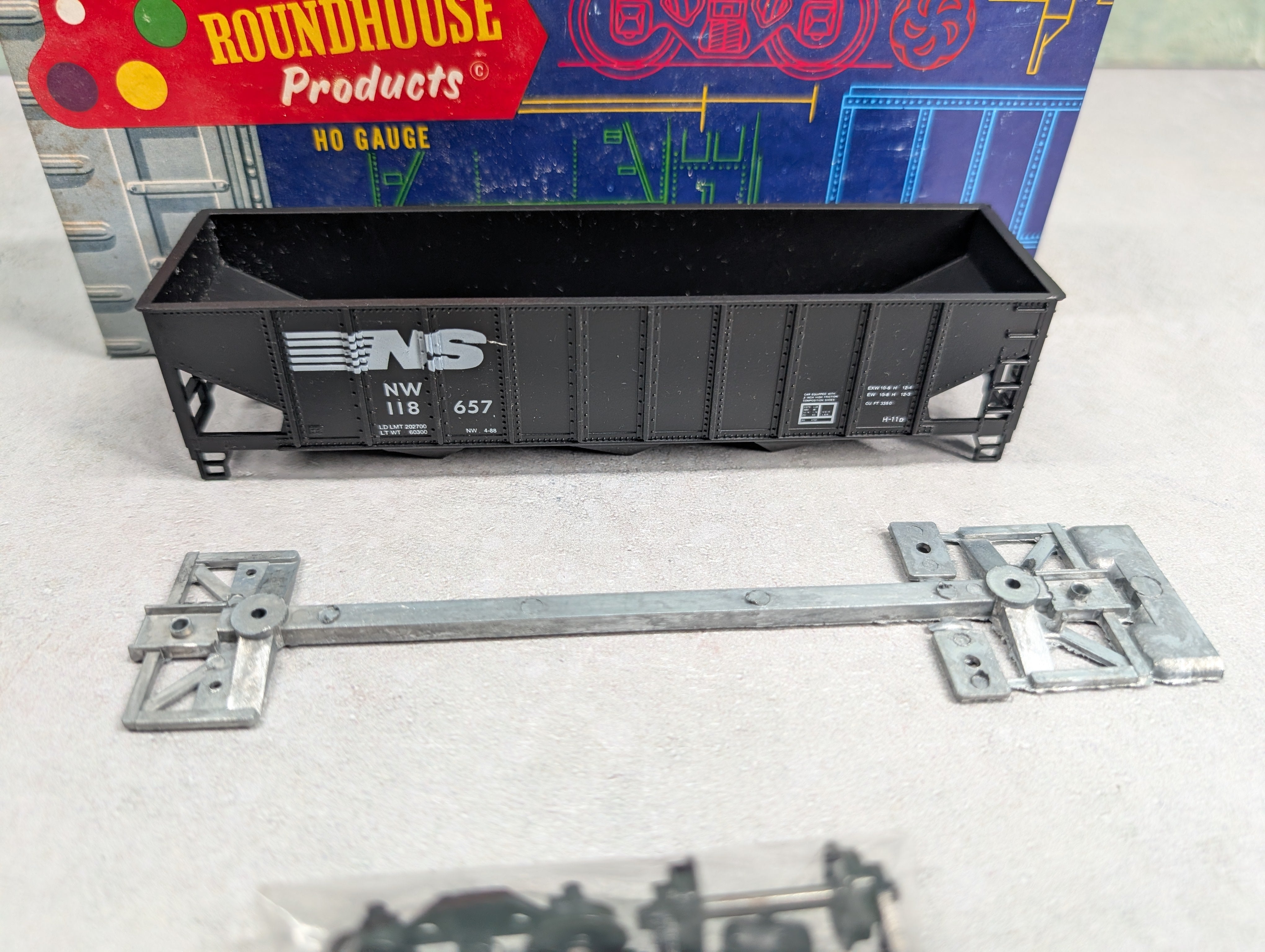 USED Roundhouse 1542 HO Scale 3-Bay Ribside Hopper Norfolk Southern NW #118657 KIT
