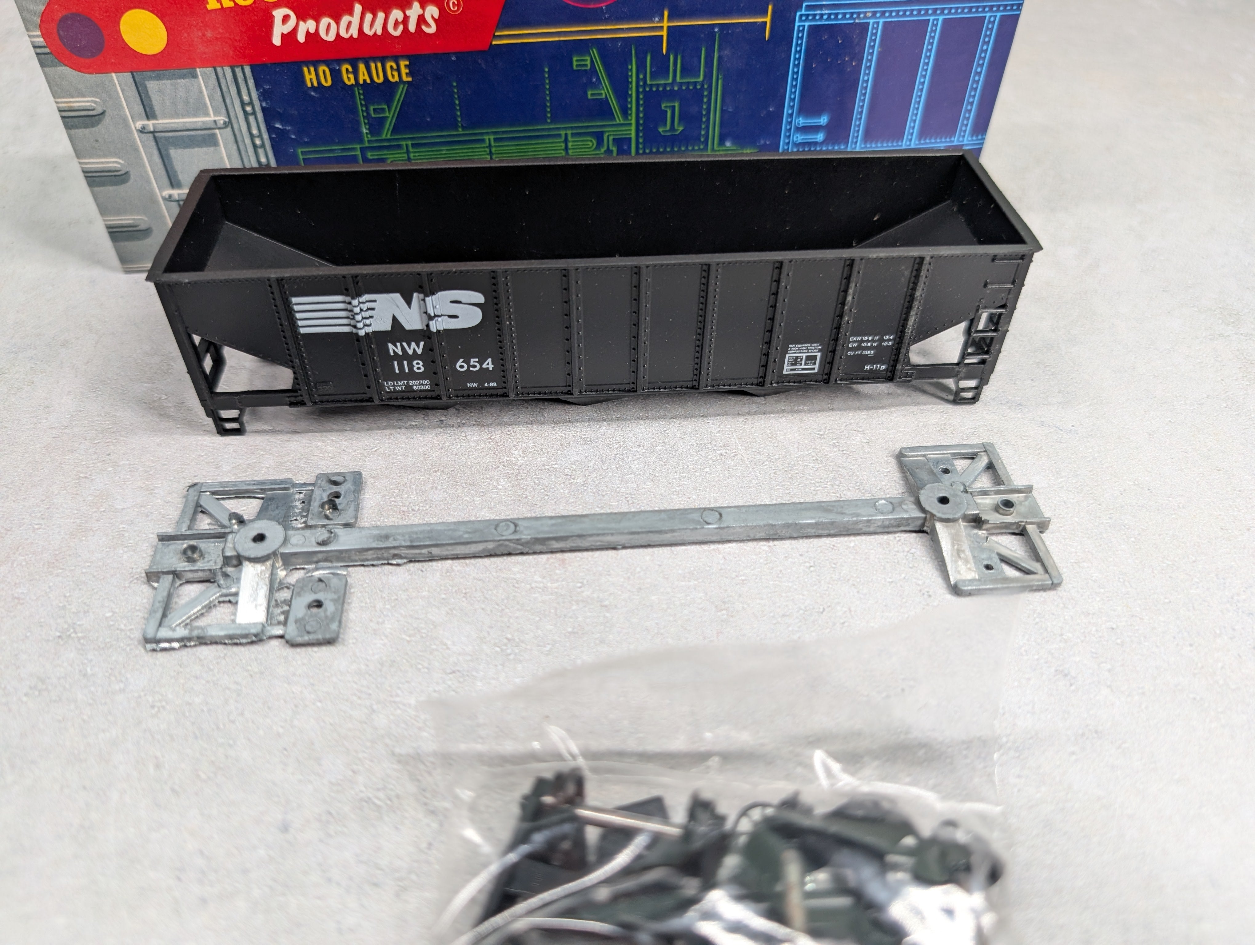 USED Roundhouse 1542 HO Scale 3-Bay Ribside Hopper Norfolk Southern NW #118654 KIT