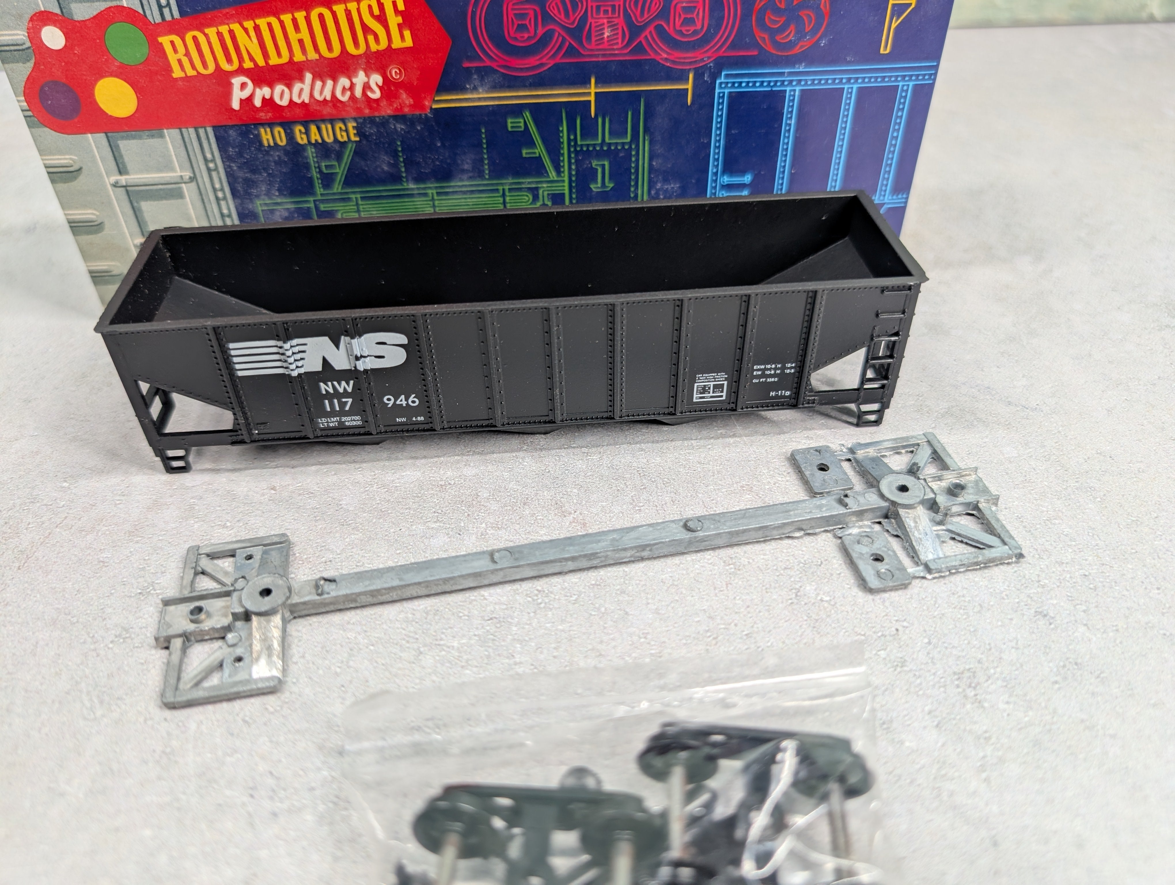 USED Roundhouse 1542 HO Scale 3-Bay Ribside Hopper Norfolk Southern NW #117946 KIT