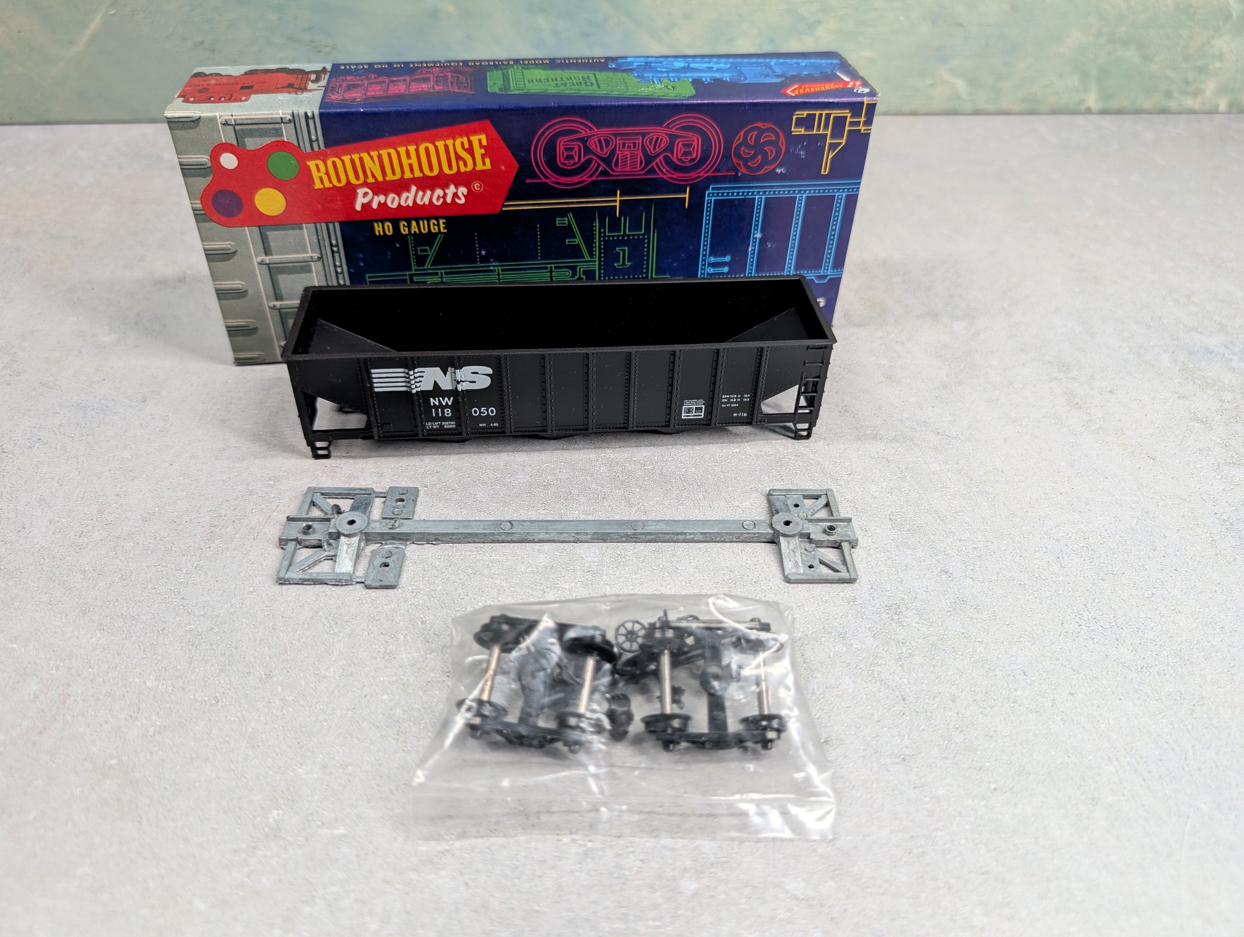 USED Roundhouse 1542 HO Scale 3-Bay Ribside Hopper Norfolk Southern NW #118050 KIT