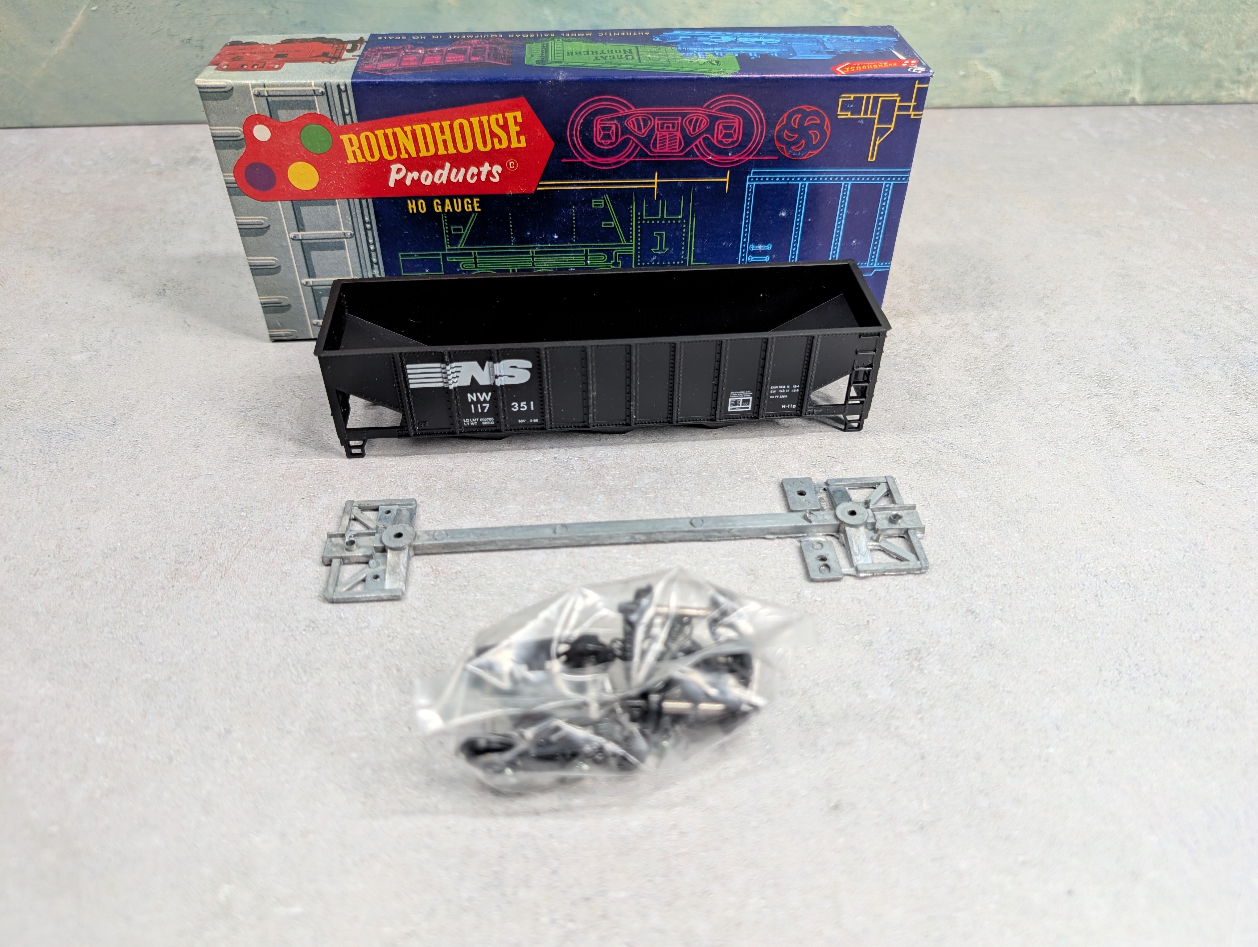 USED Roundhouse 1542 HO Scale 3-Bay Ribside Hopper Norfolk Southern NW #117351 KIT