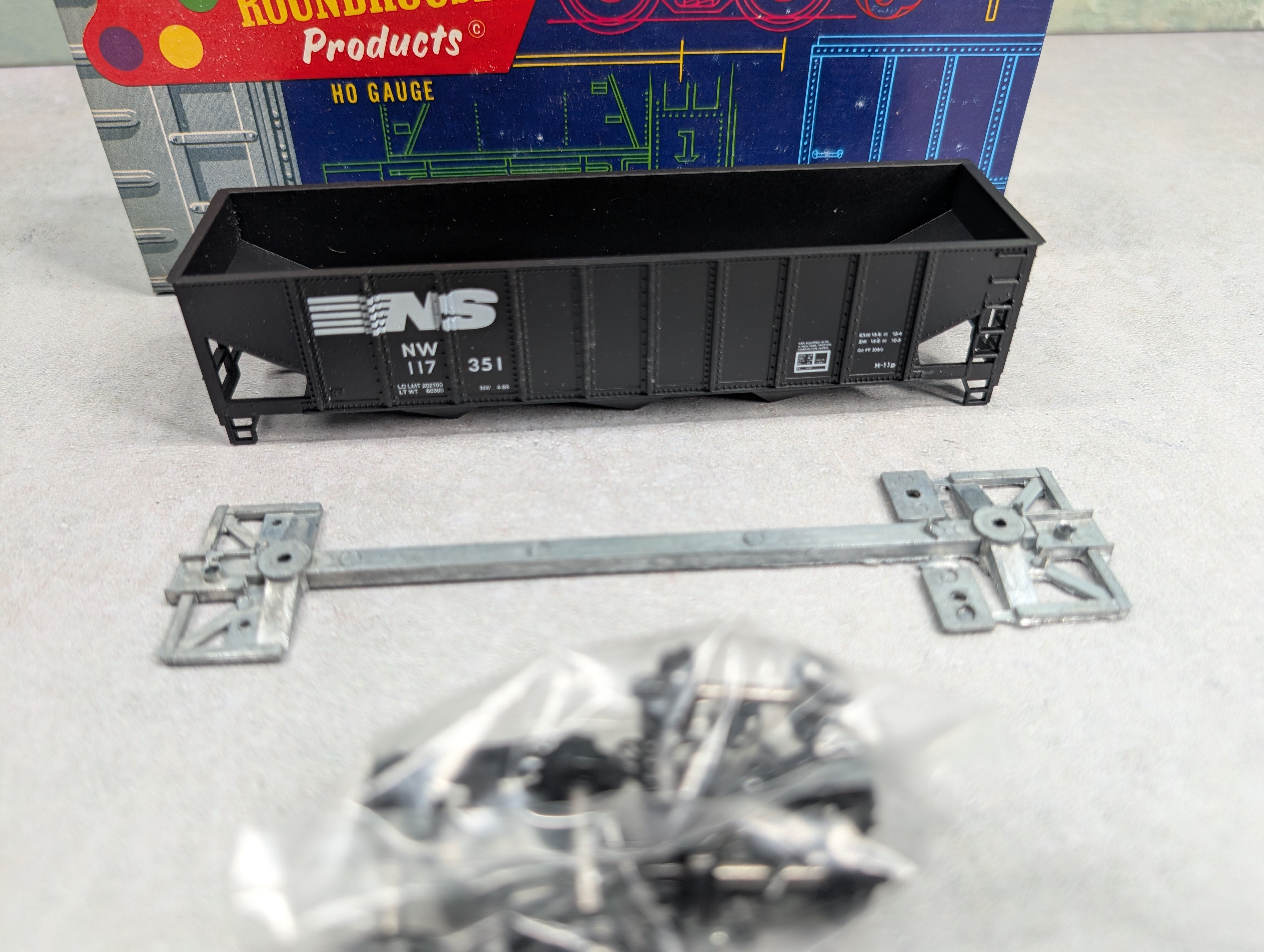 USED Roundhouse 1542 HO Scale 3-Bay Ribside Hopper Norfolk Southern NW #117351 KIT