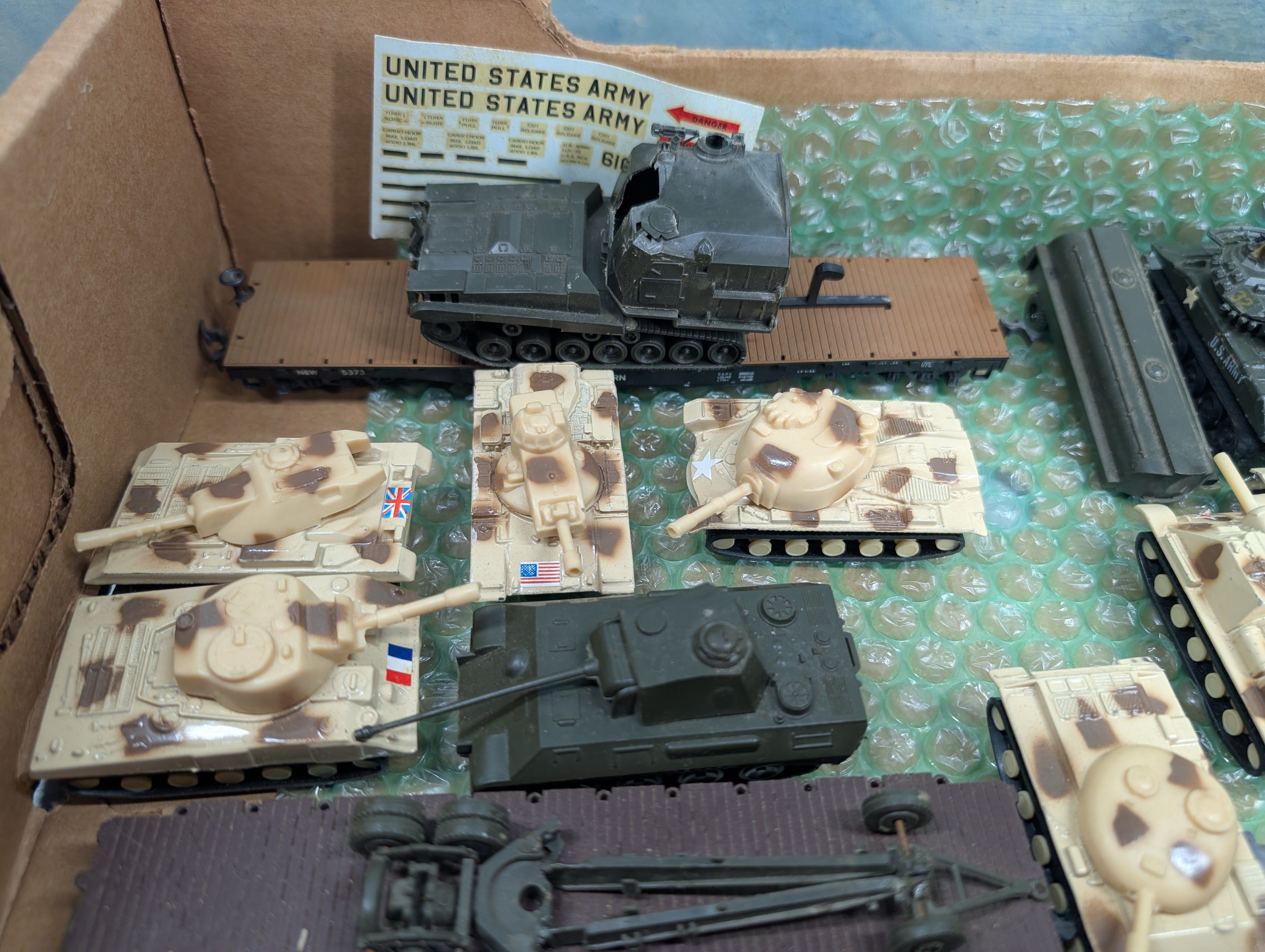 USED Roco HO Scale Lot of Various Army Tank Cars, Vehicles, Flat Cars & More, MiniTanks