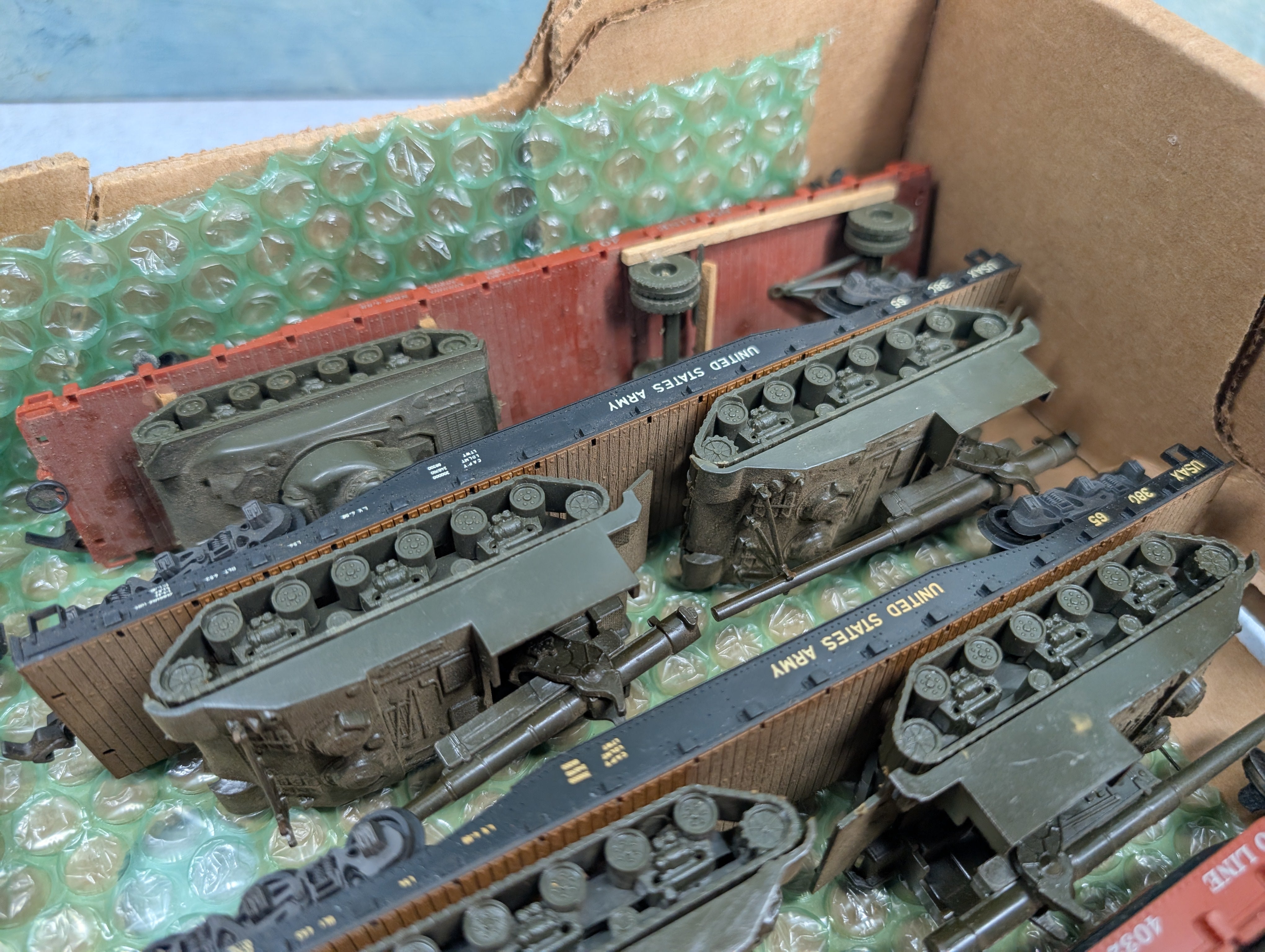 USED Roco HO Scale Lot of Various Army Tank Cars, Vehicles, Flat Cars & More, MiniTanks