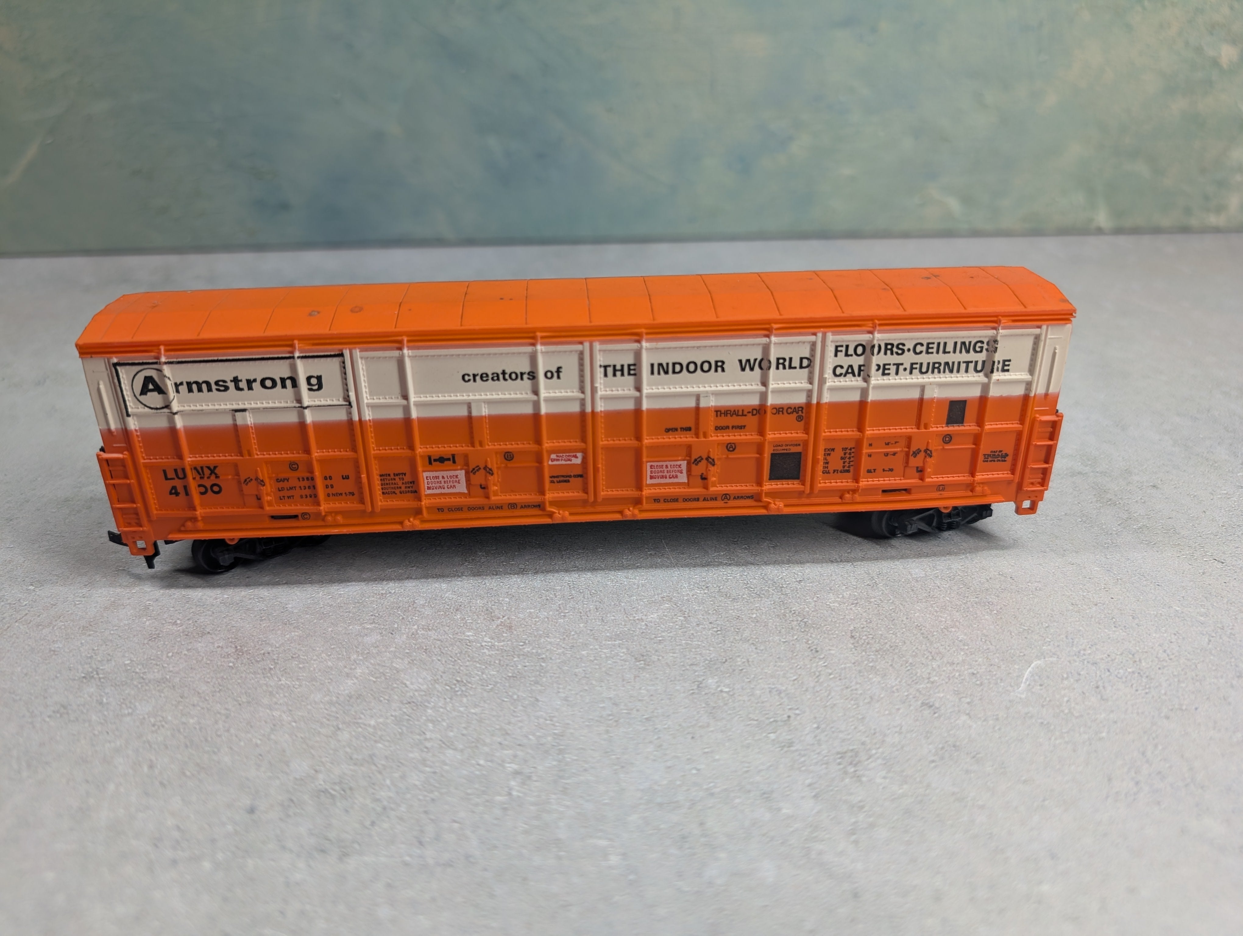 USED HO Scale Thrall Door Box Car Armstrong LUNX #4100