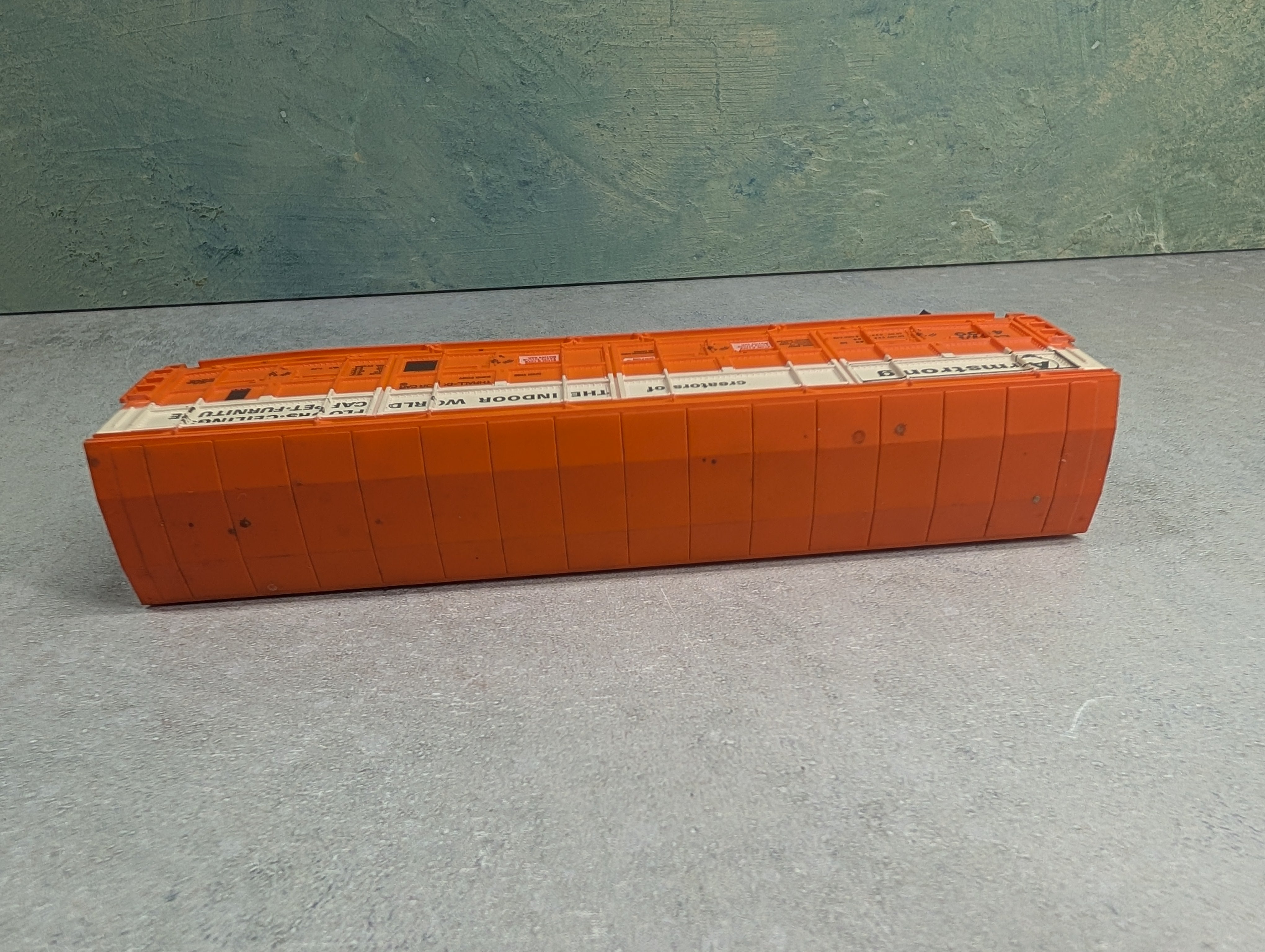 USED HO Scale Thrall Door Box Car Armstrong LUNX #4100