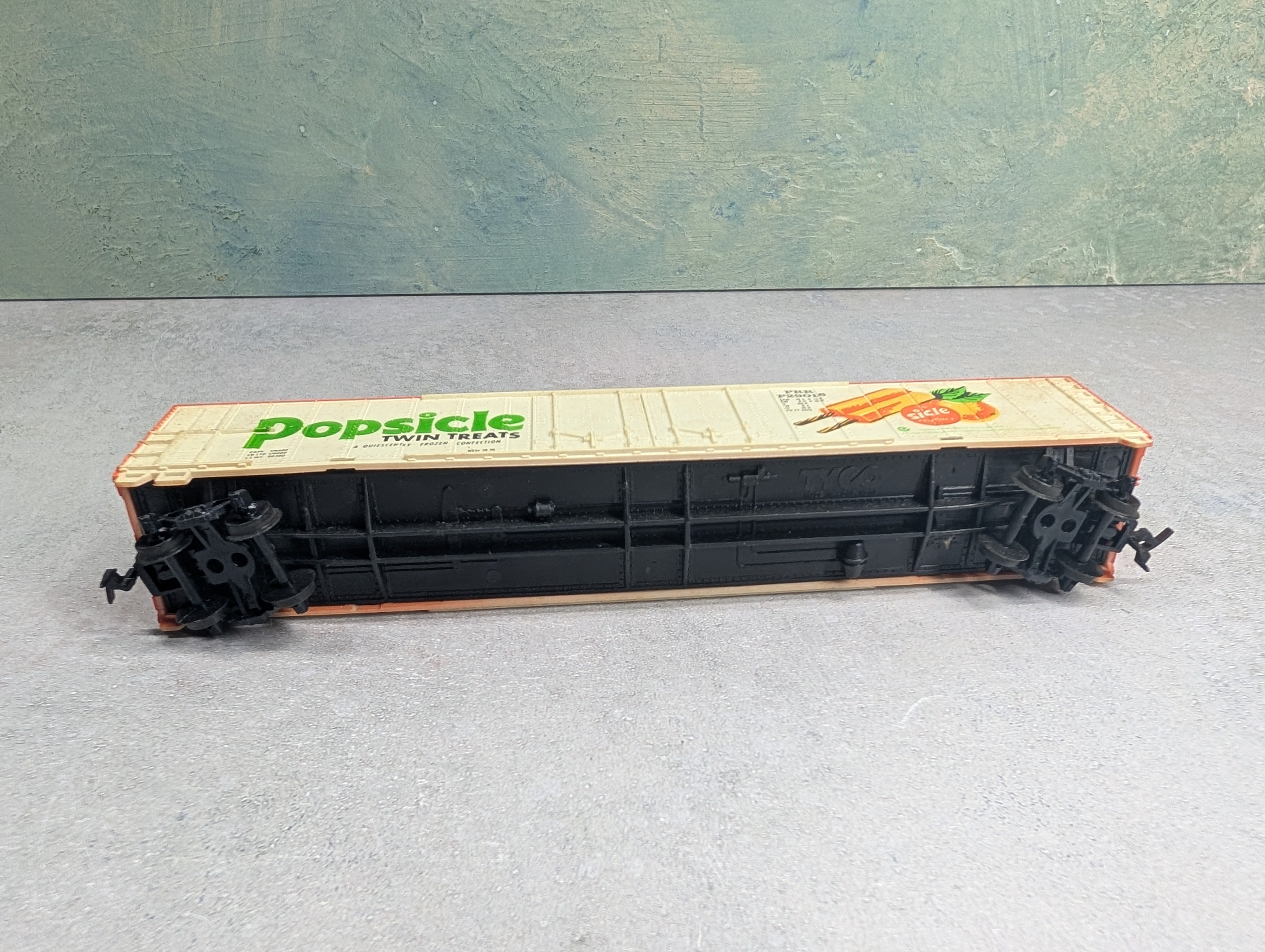 USED Tyco HO Scale 61' Billboard Box Car Popsicle PRR #P29016