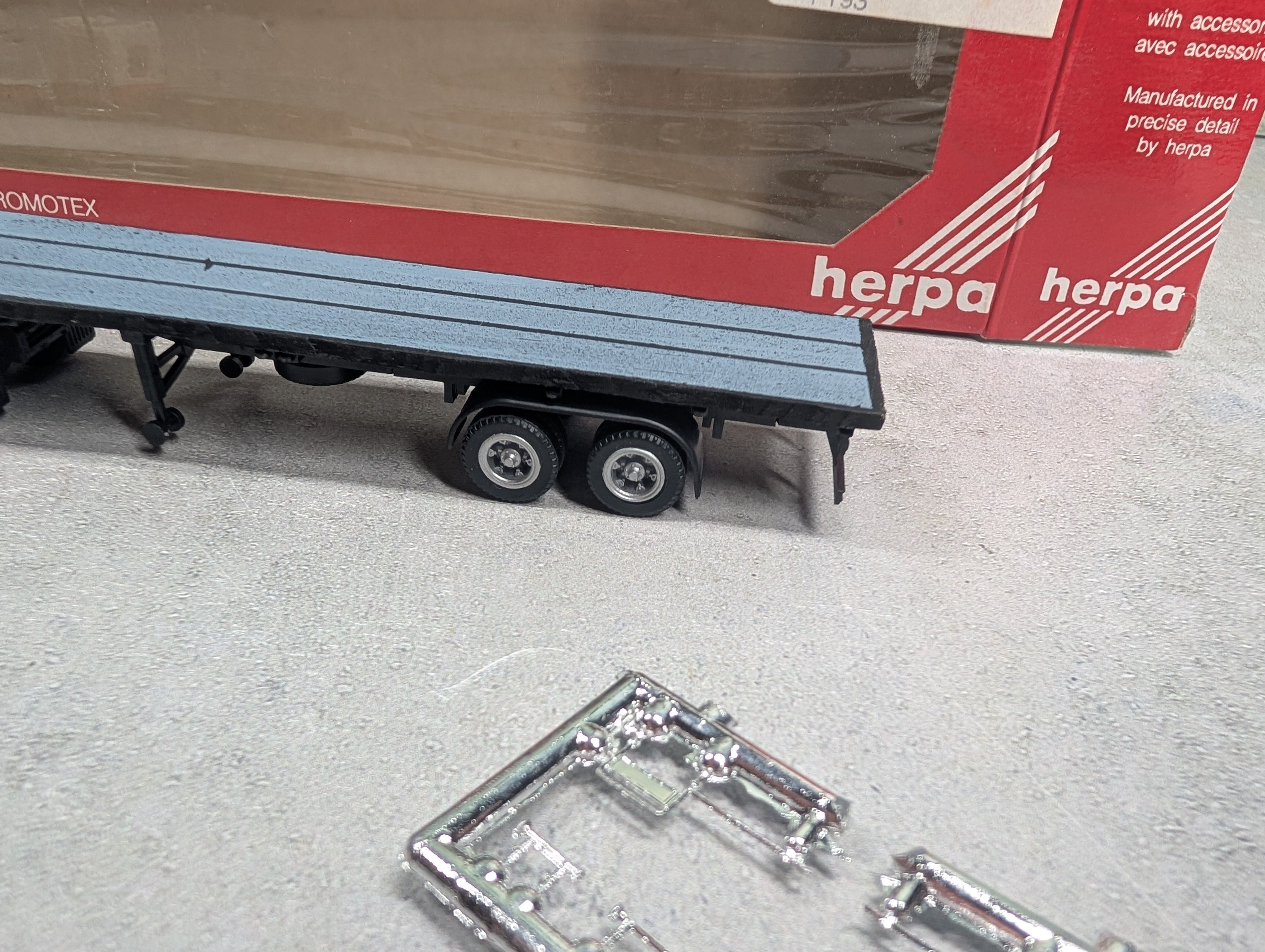USED Herpa 6033 HO Scale Tractor Trailer Truck with Flat Bed