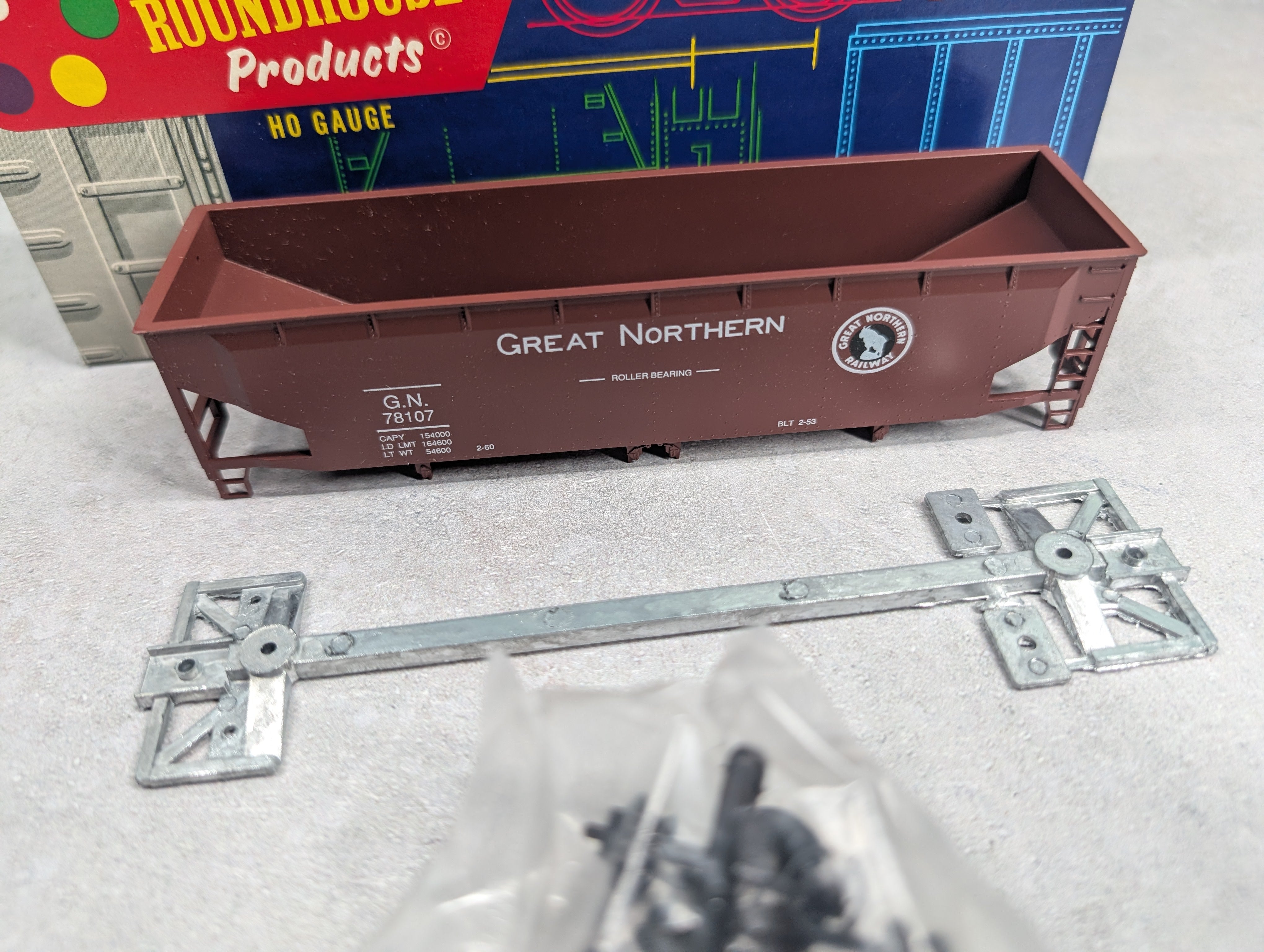 USED Roundhouse 7737 HO Scale Ballast Hopper Great Northern GN #78107 Small Letters KIT