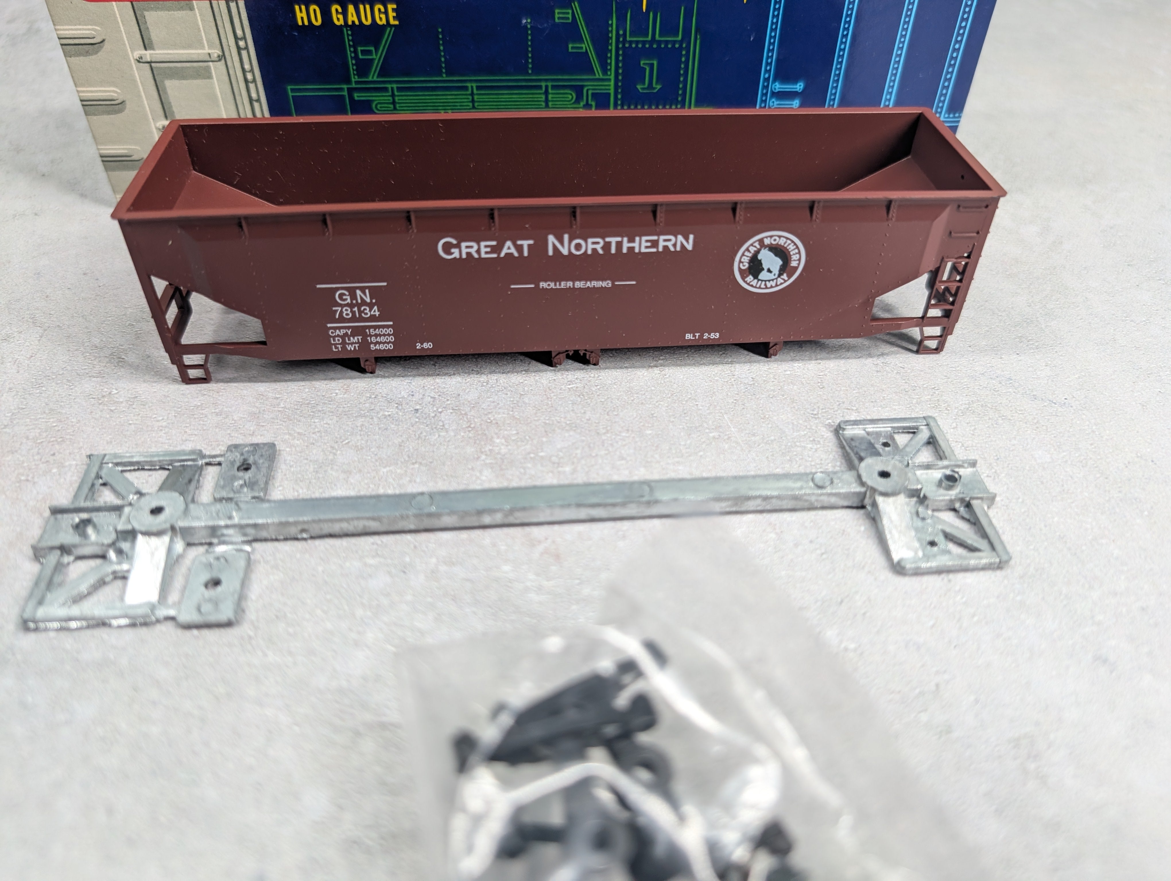 USED Roundhouse 7737 HO Scale Ballast Hopper Great Northern GN #78134 Small Letters KIT