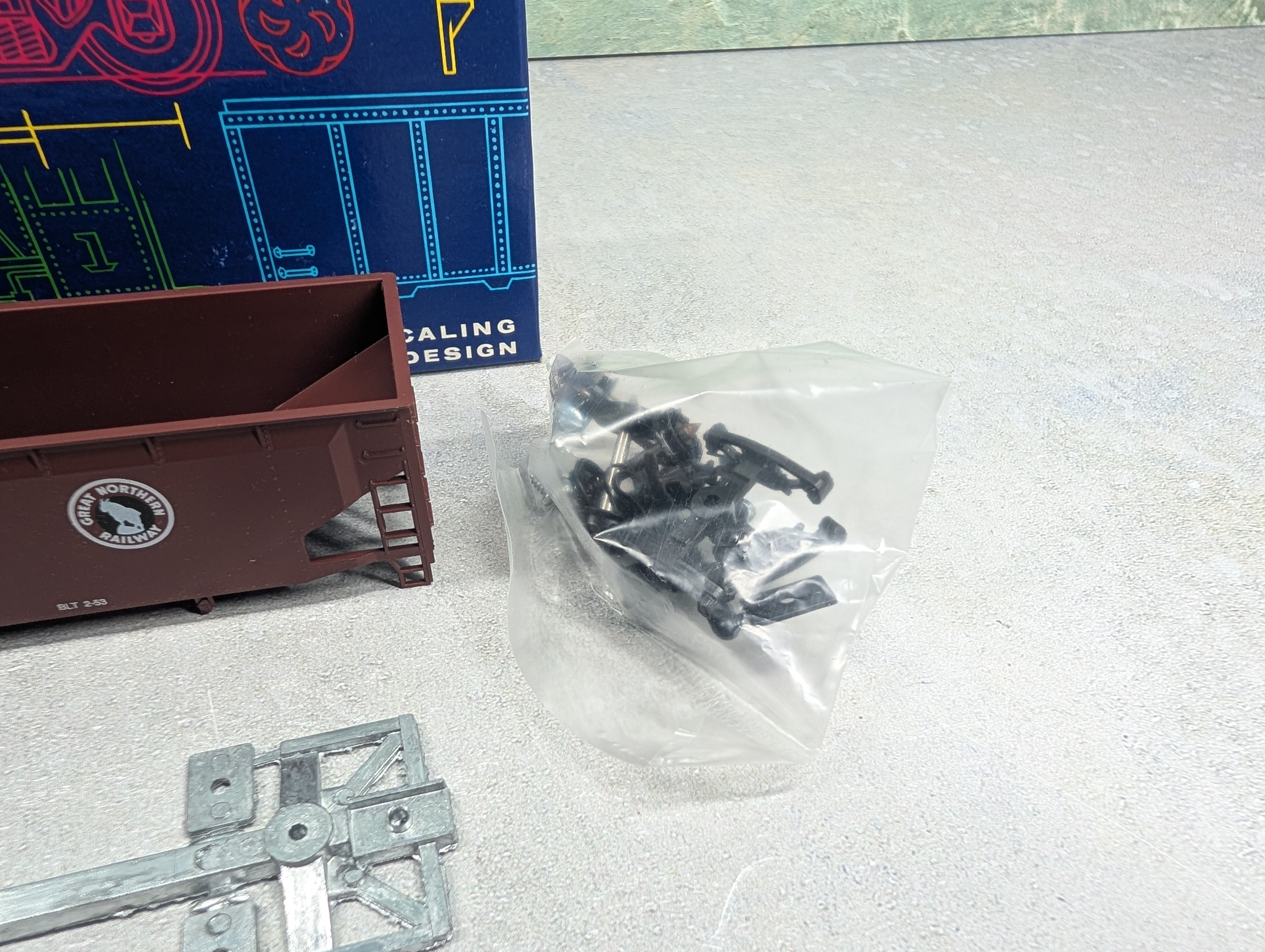 USED Roundhouse 7737 HO Scale Ballast Hopper Great Northern GN #78115 Small Letters KIT