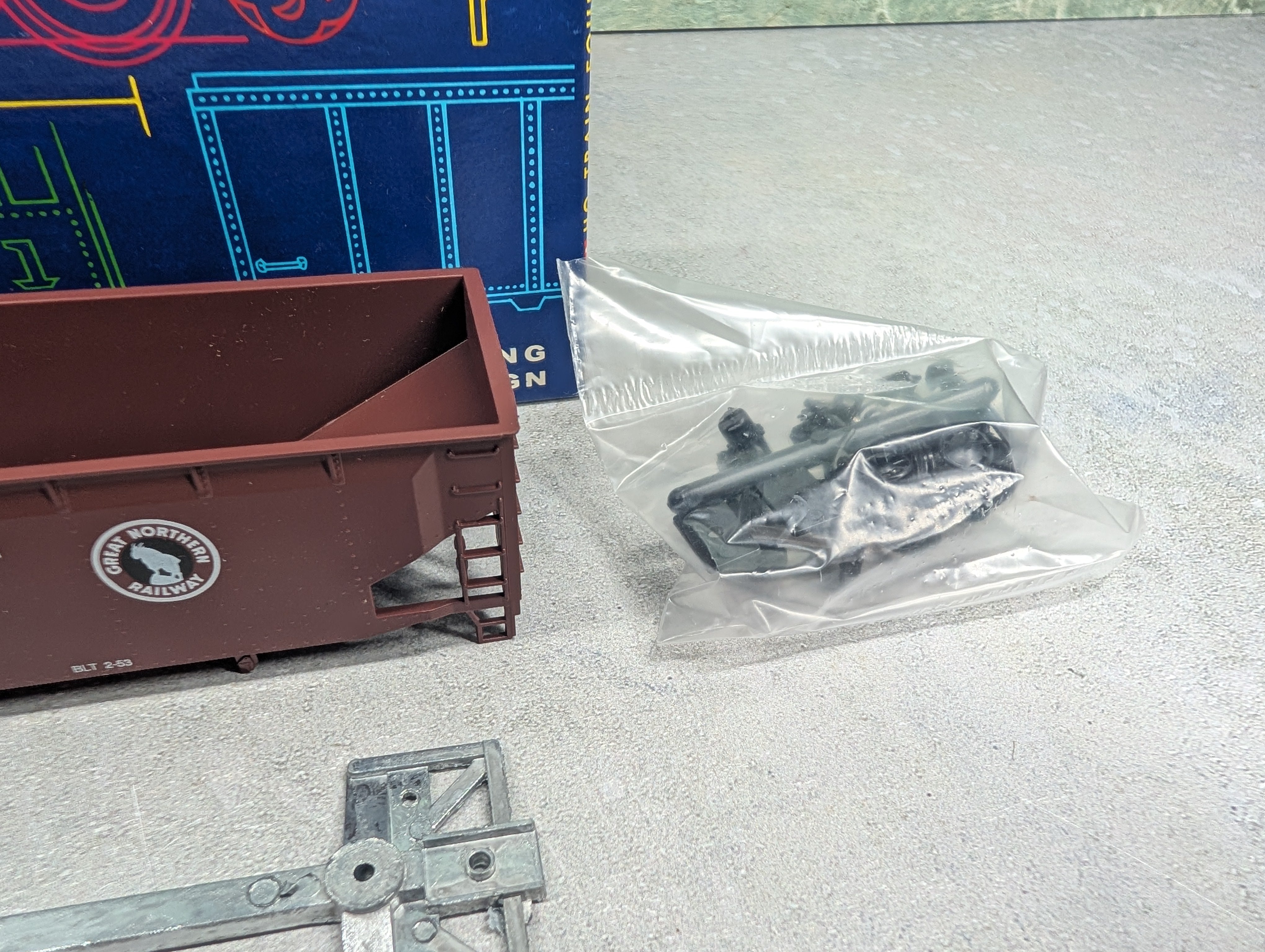 USED Roundhouse 7737 HO Scale Ballast Hopper Great Northern GN #78148 Small Letters KIT