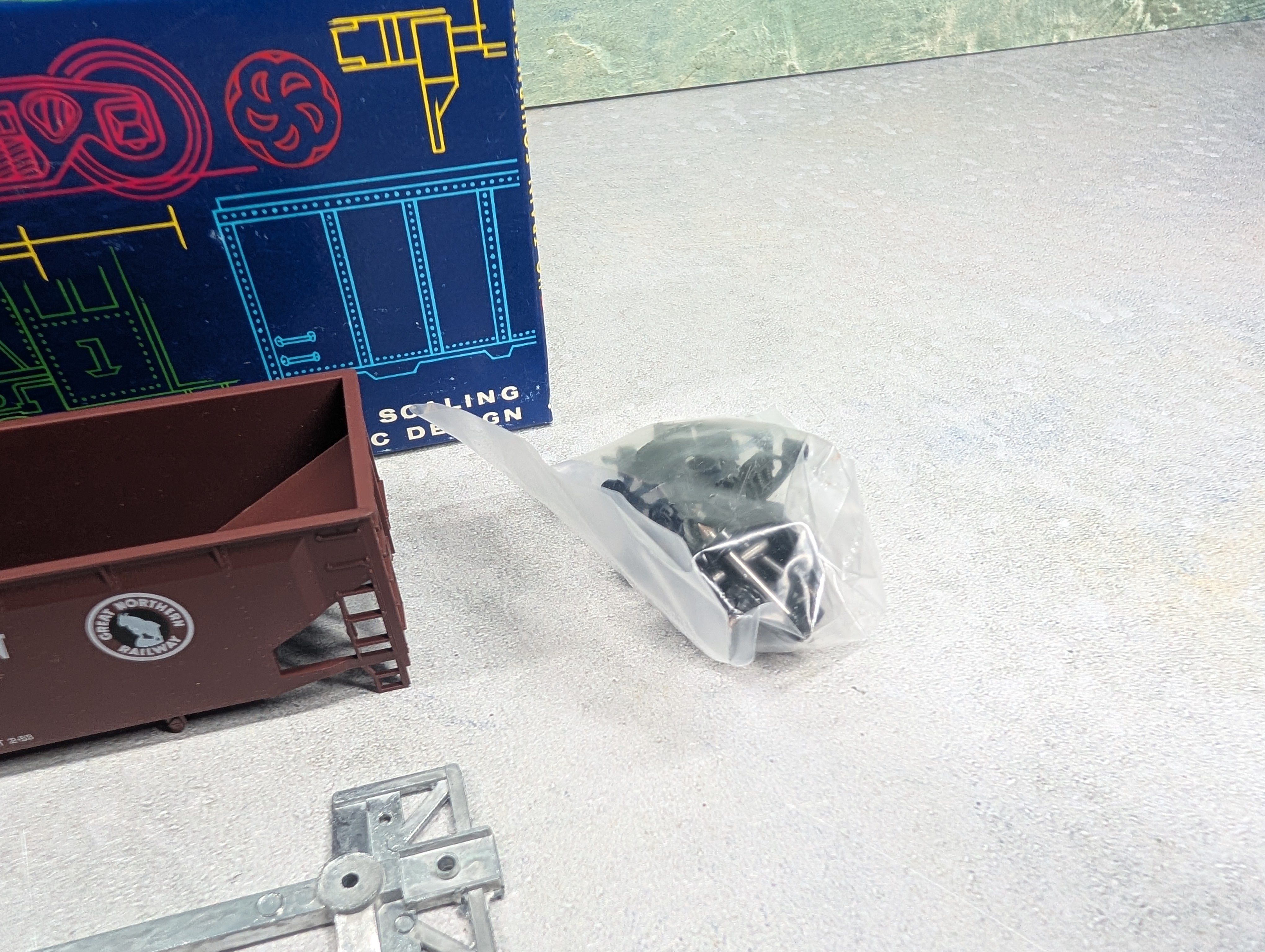 USED Roundhouse 7736 HO Scale Ballast Hopper Great Northern GN #78098 Large Letters KIT