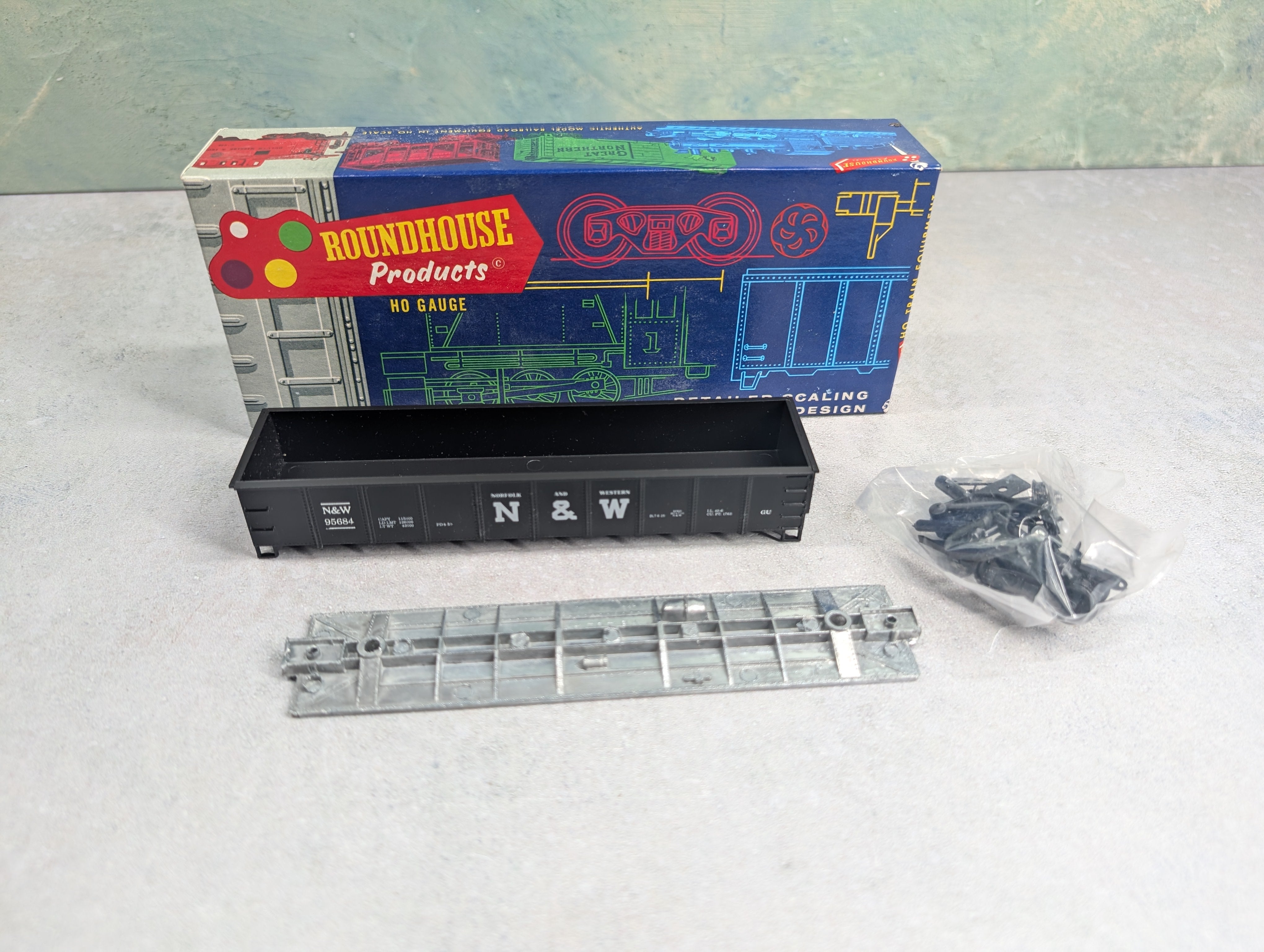 USED Roundhouse 3252 HO Scale 40' Peak-End Gondola Norfolk & Western N&W #95684 KIT