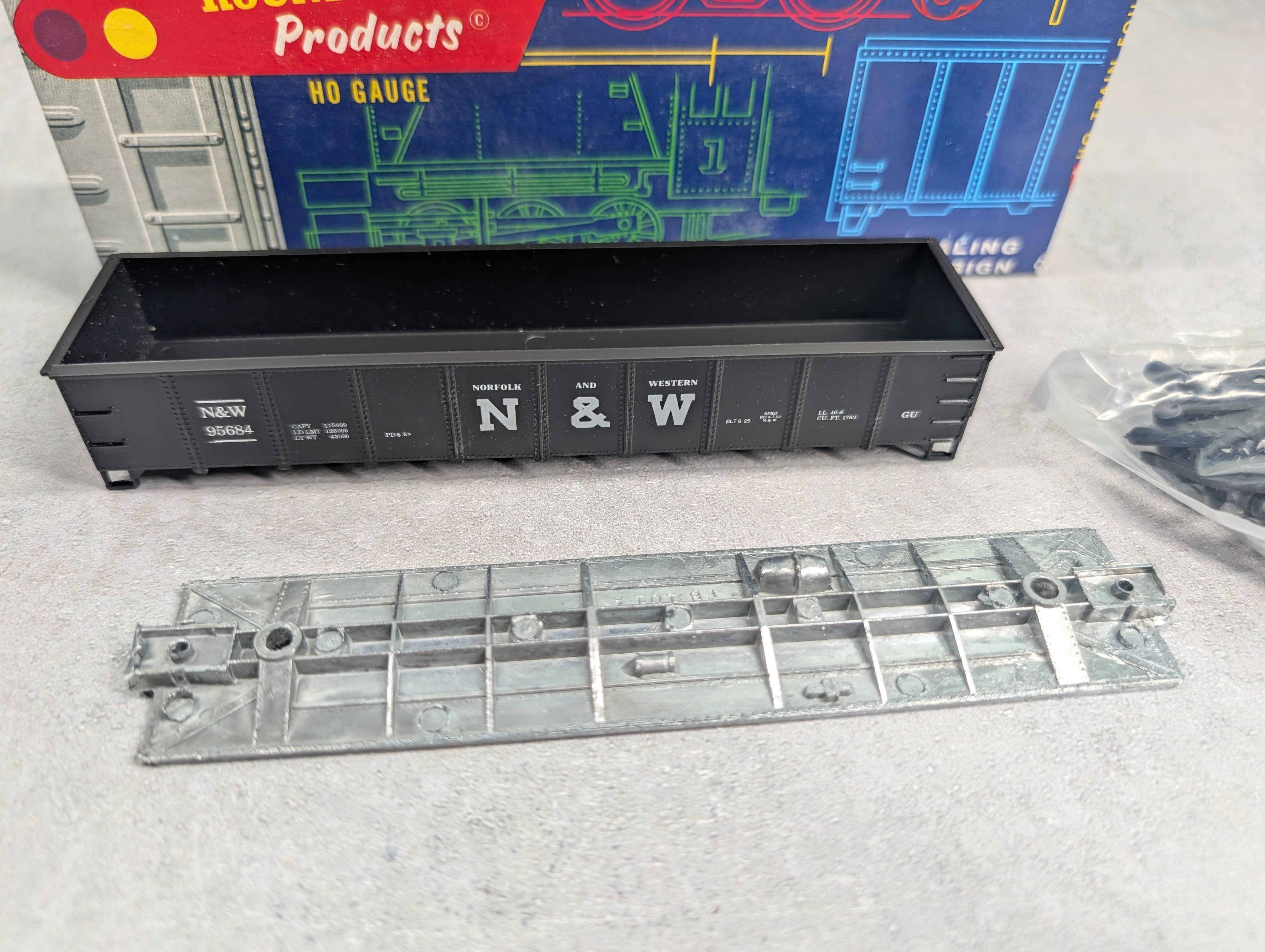 USED Roundhouse 3252 HO Scale 40' Peak-End Gondola Norfolk & Western N&W #95684 KIT