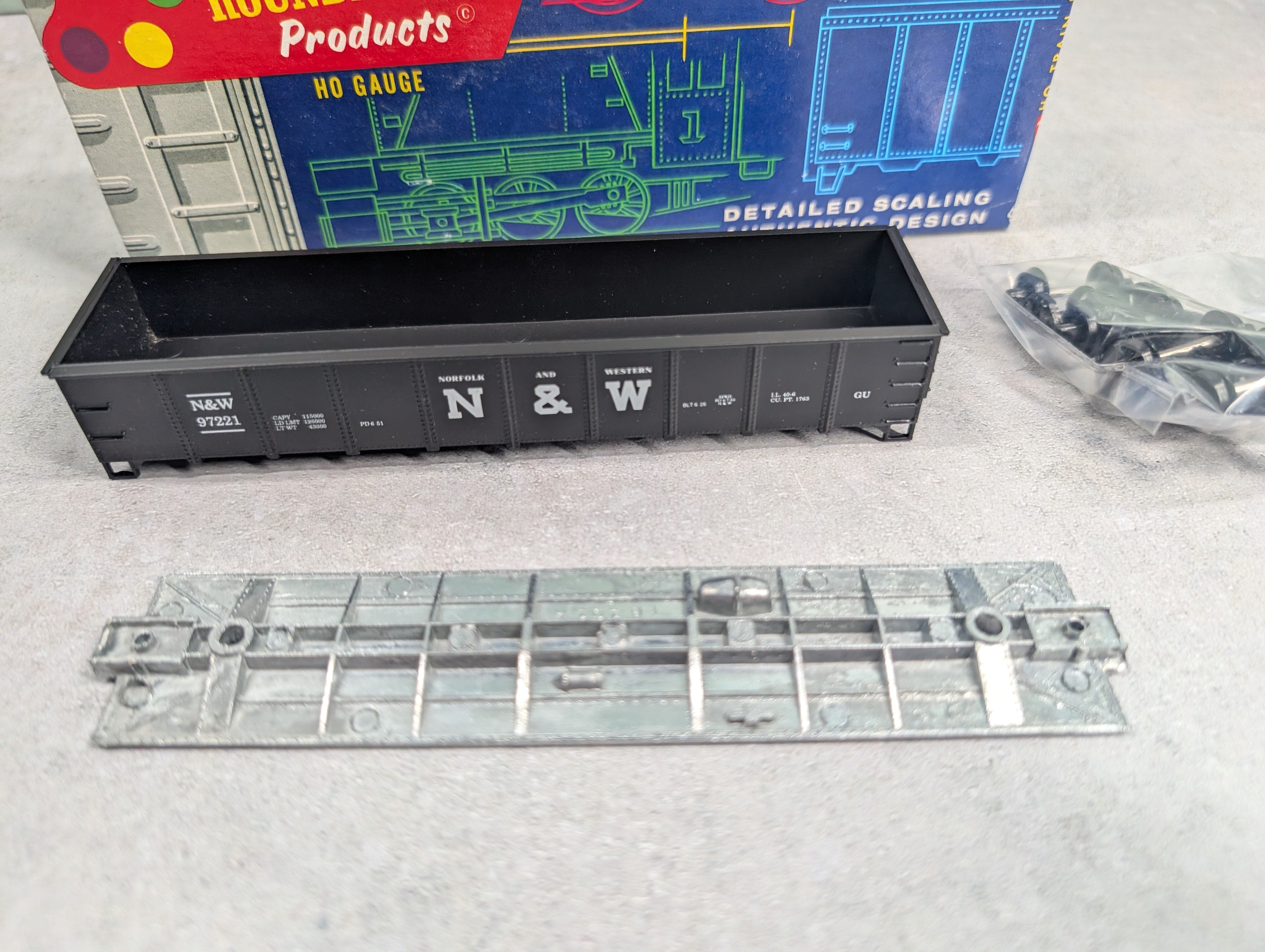 USED Roundhouse 3252 HO Scale 40' Peak-End Gondola Norfolk & Western N&W #97221 KIT