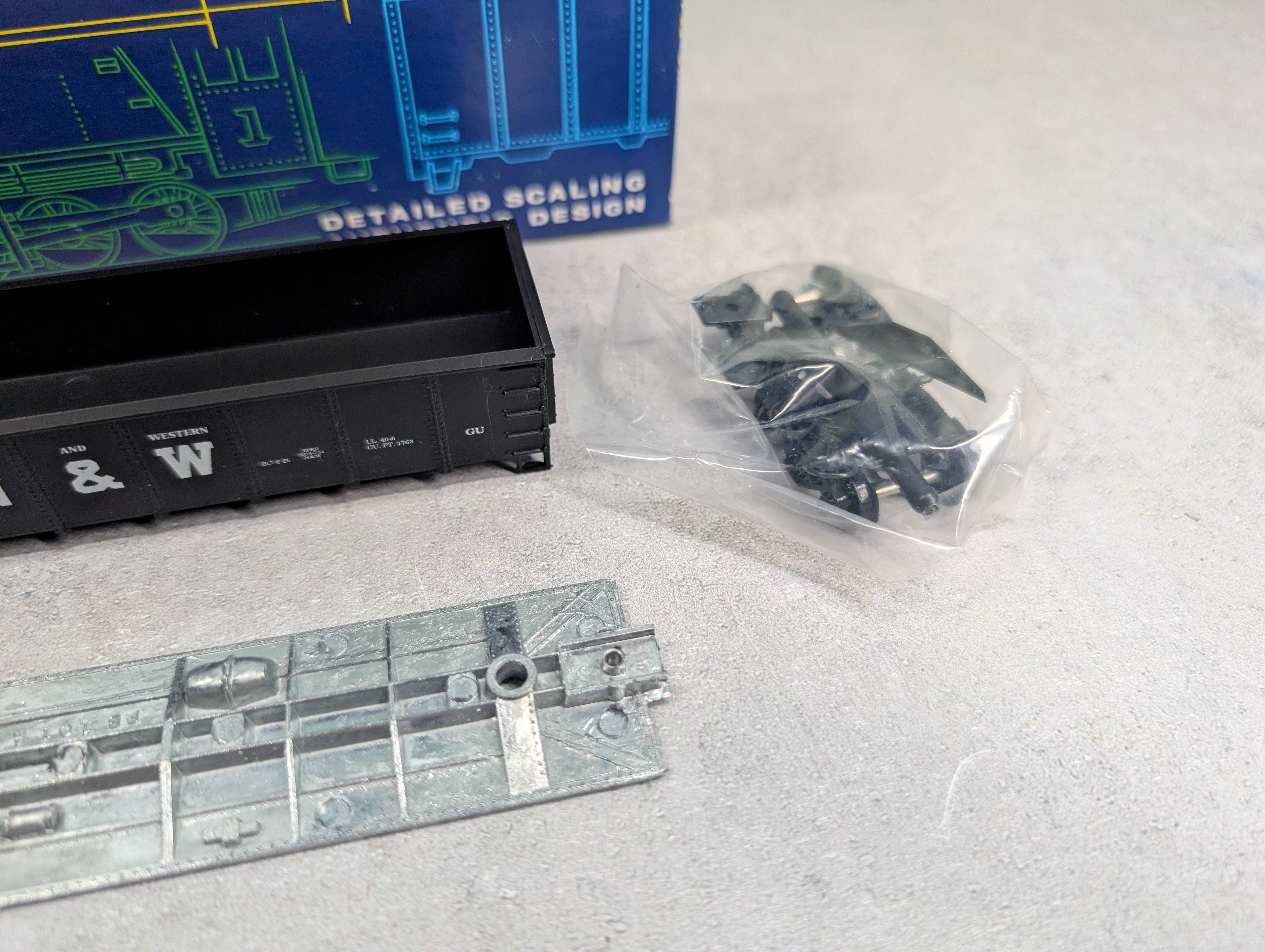 USED Roundhouse 3252 HO Scale 40' Peak-End Gondola Norfolk & Western N&W #96666 KIT