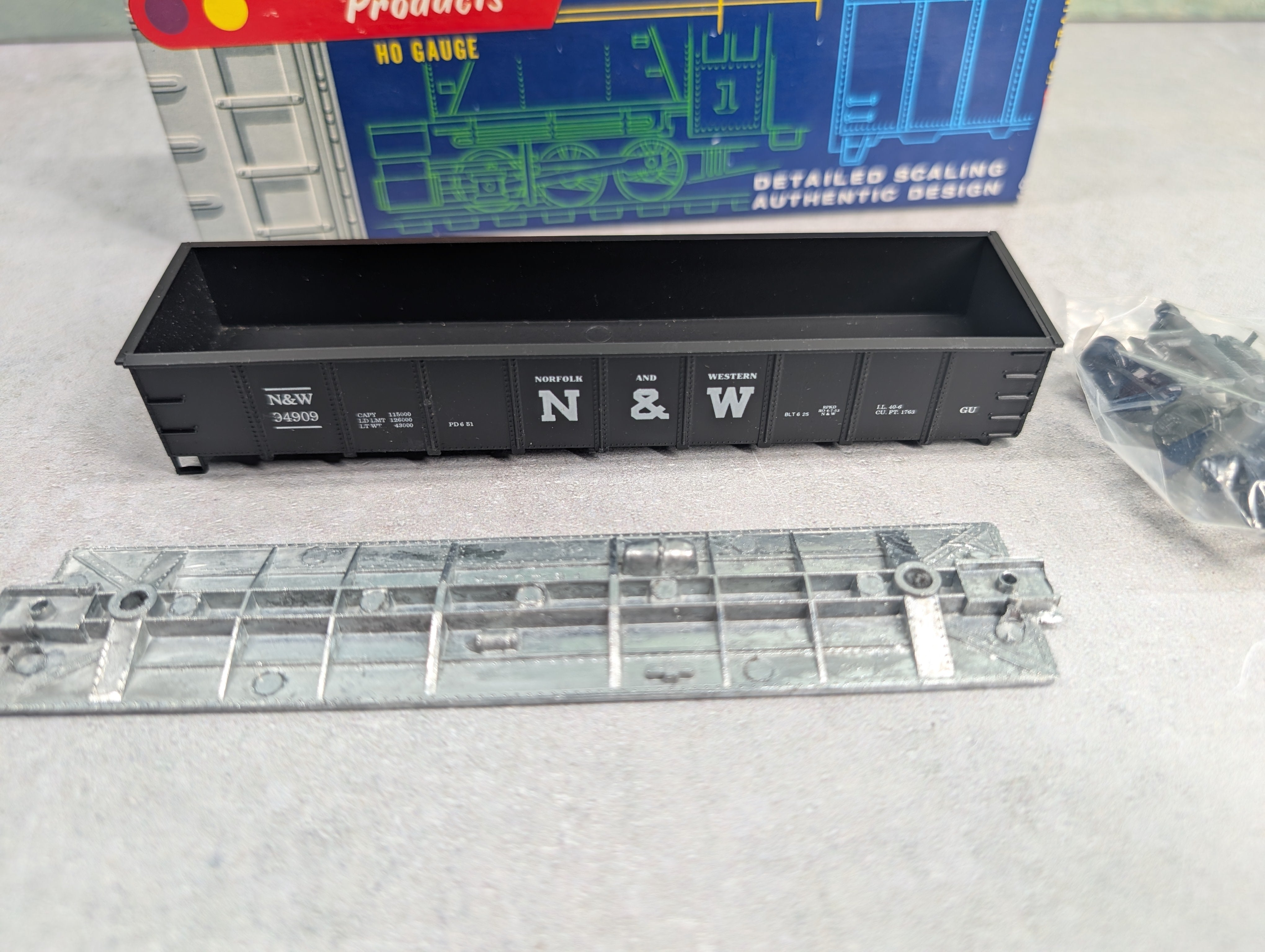 USED Roundhouse 3252 HO Scale 40' Peak-End Gondola Norfolk & Western N&W #34909 KIT