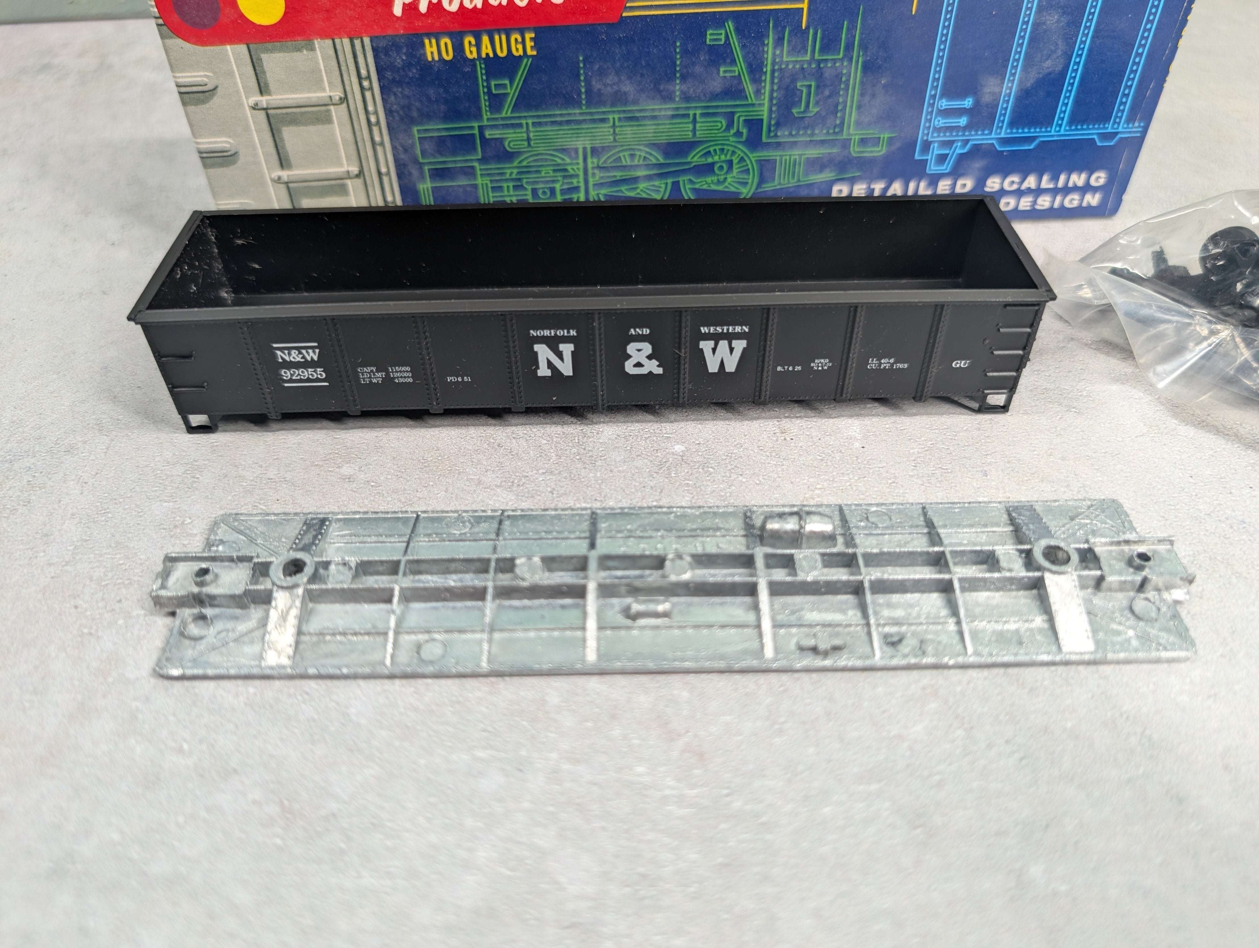 USED Roundhouse 3252 HO Scale 40' Peak-End Gondola Norfolk & Western N&W #92955 KIT