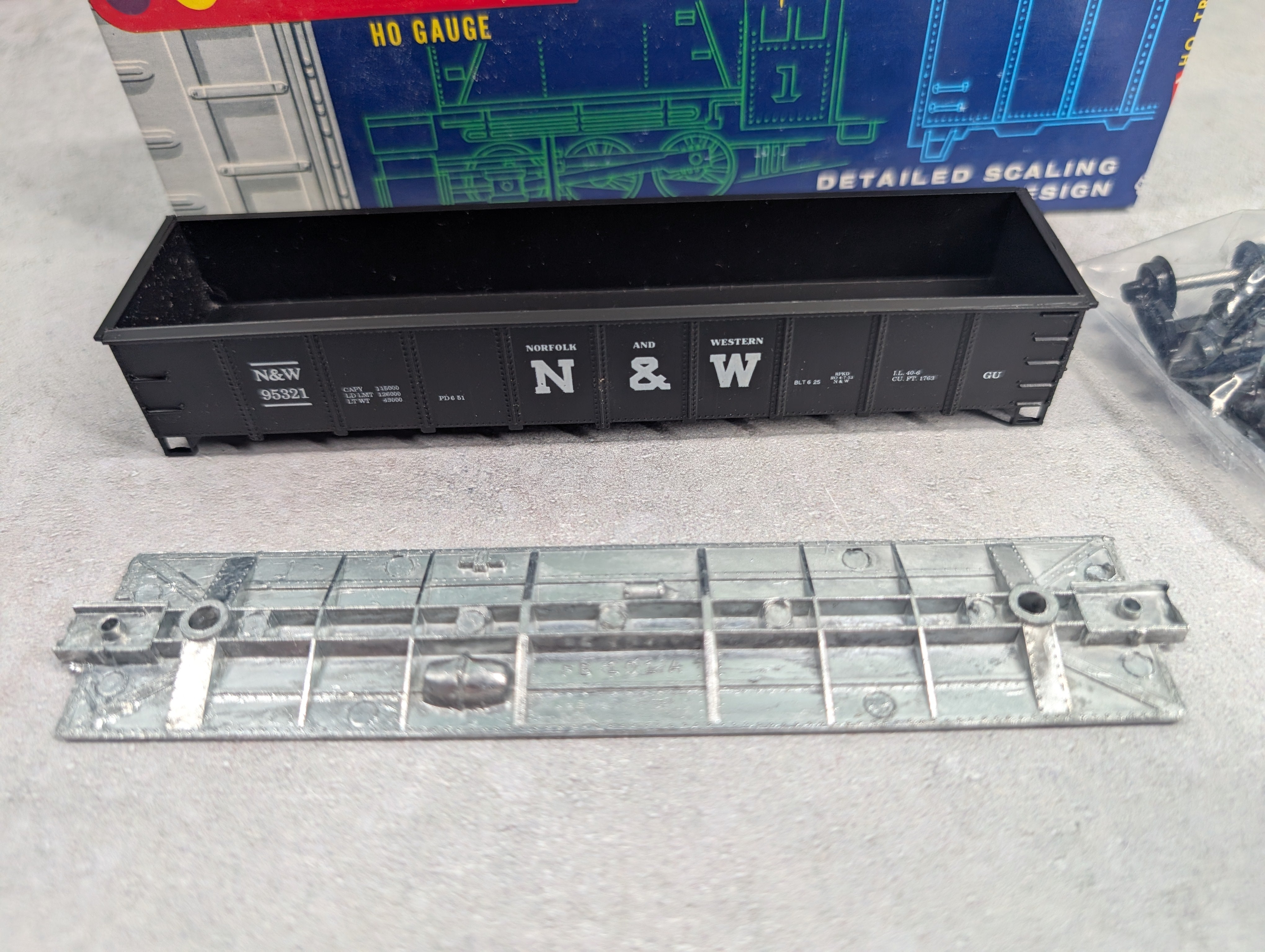 USED Roundhouse 3252 HO Scale 40' Peak-End Gondola Norfolk & Western N&W #95321 KIT