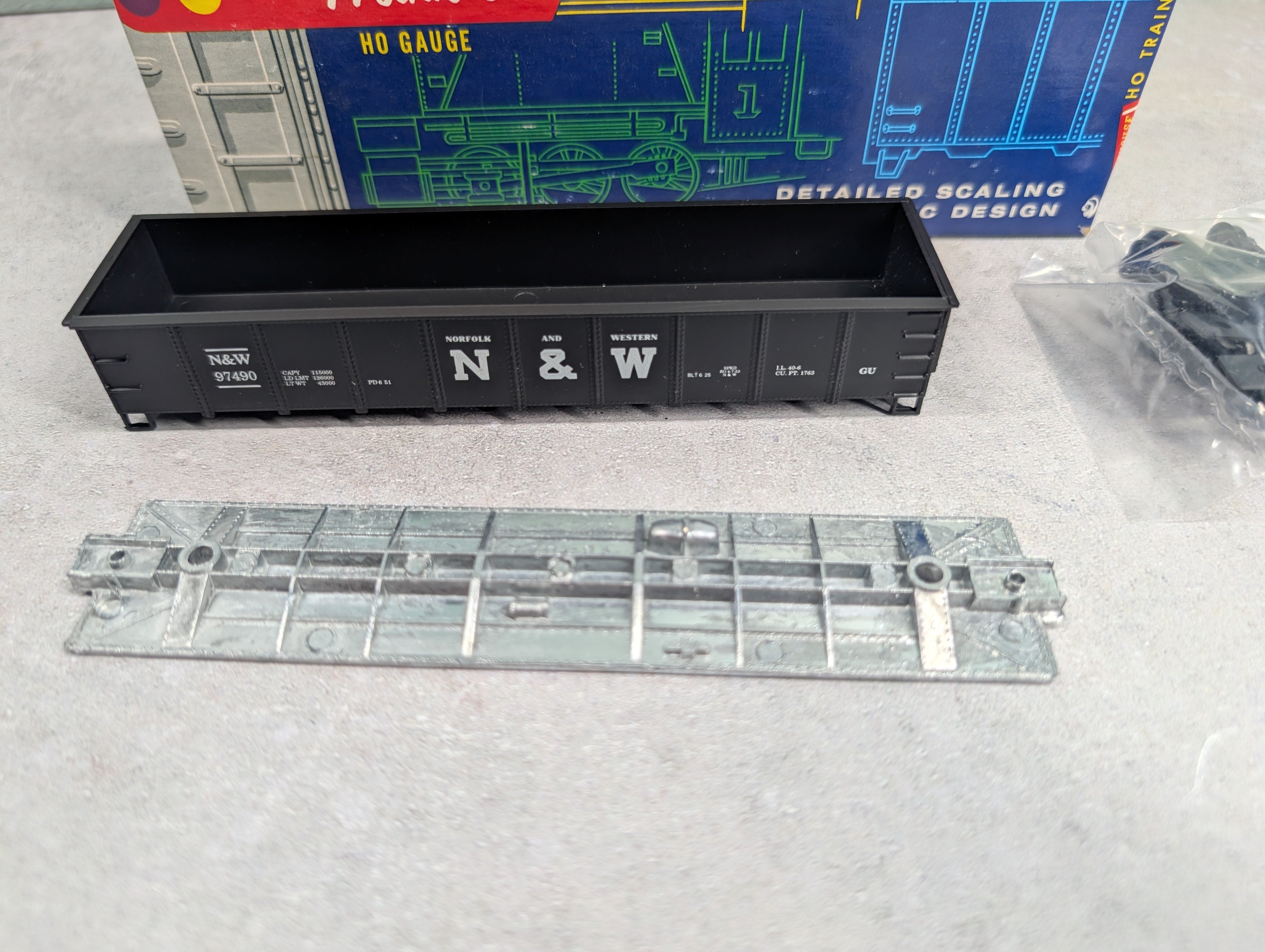 USED Roundhouse 3252 HO Scale 40' Peak-End Gondola Norfolk & Western N&W #97490 KIT