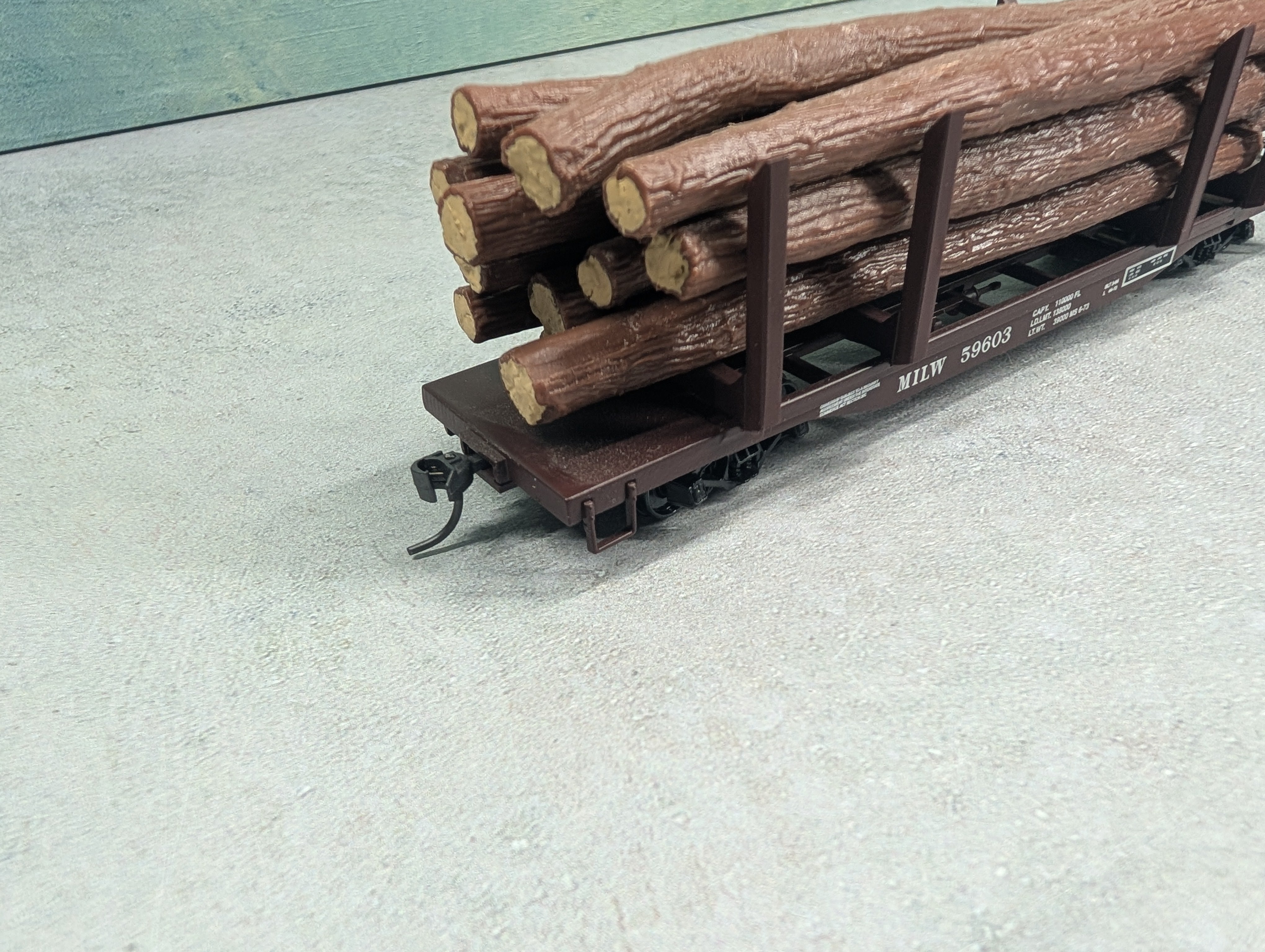 USED Walthers 932-34001 HO Scale 45' Logging Flat Cars w/ Logs Milwaukee Road (3 pcs)