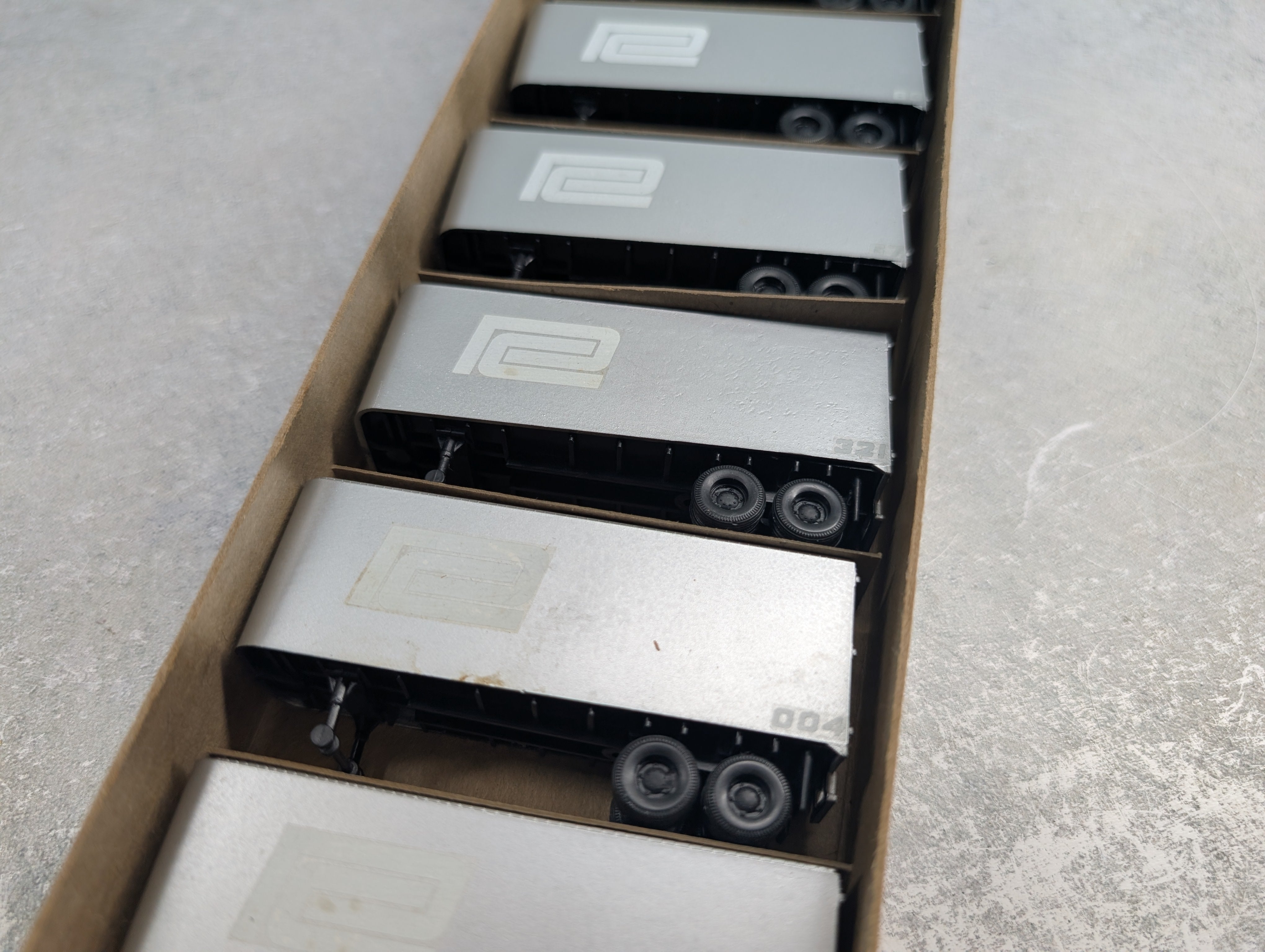 USED Athearn HO Scale 24' Piggyback Trailers Penn Central Custom w/ Decals (7 pcs)