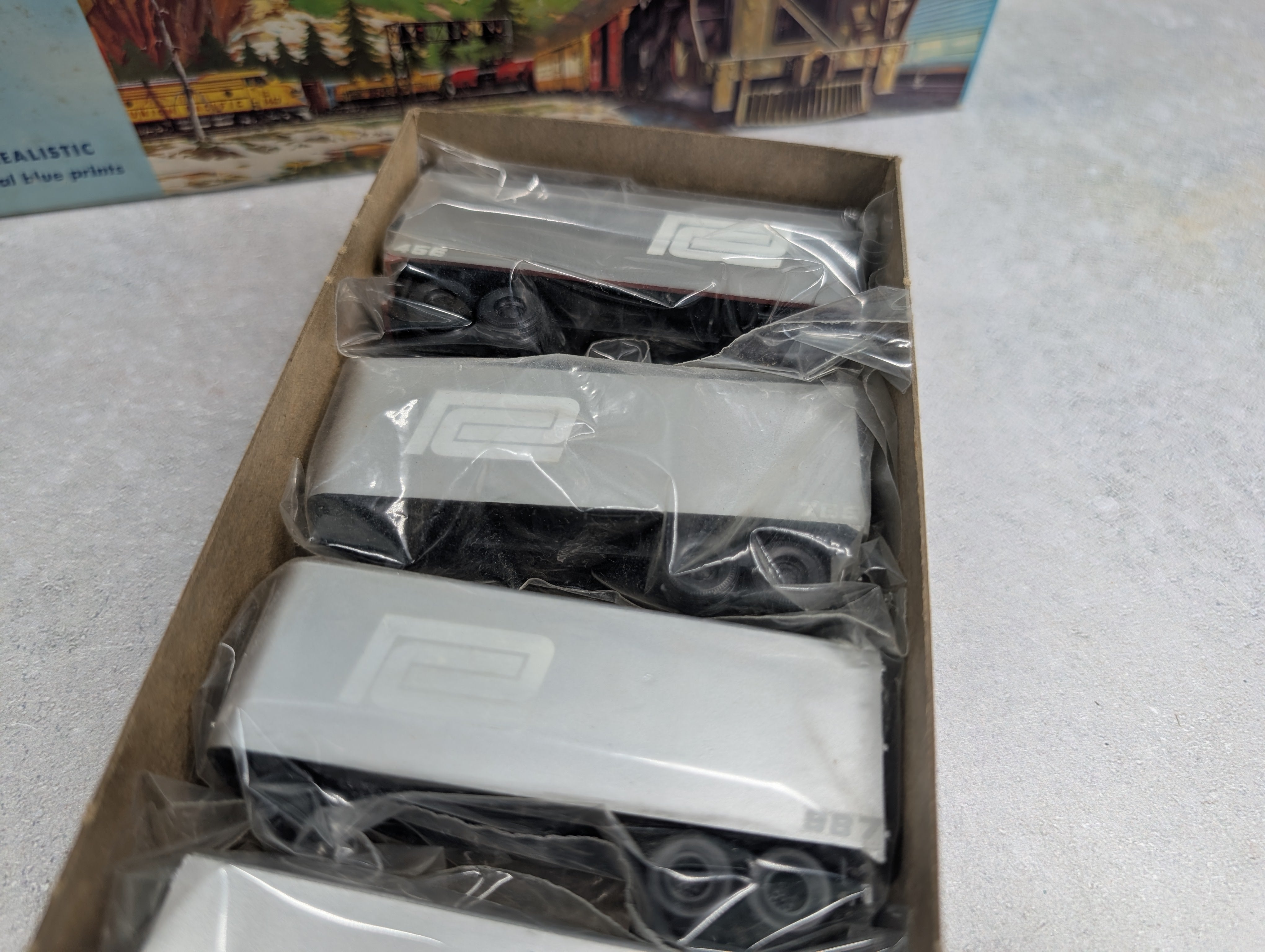 USED Athearn HO Scale 24' Piggyback Trailers Penn Central Custom w/ Decals (6 pcs)