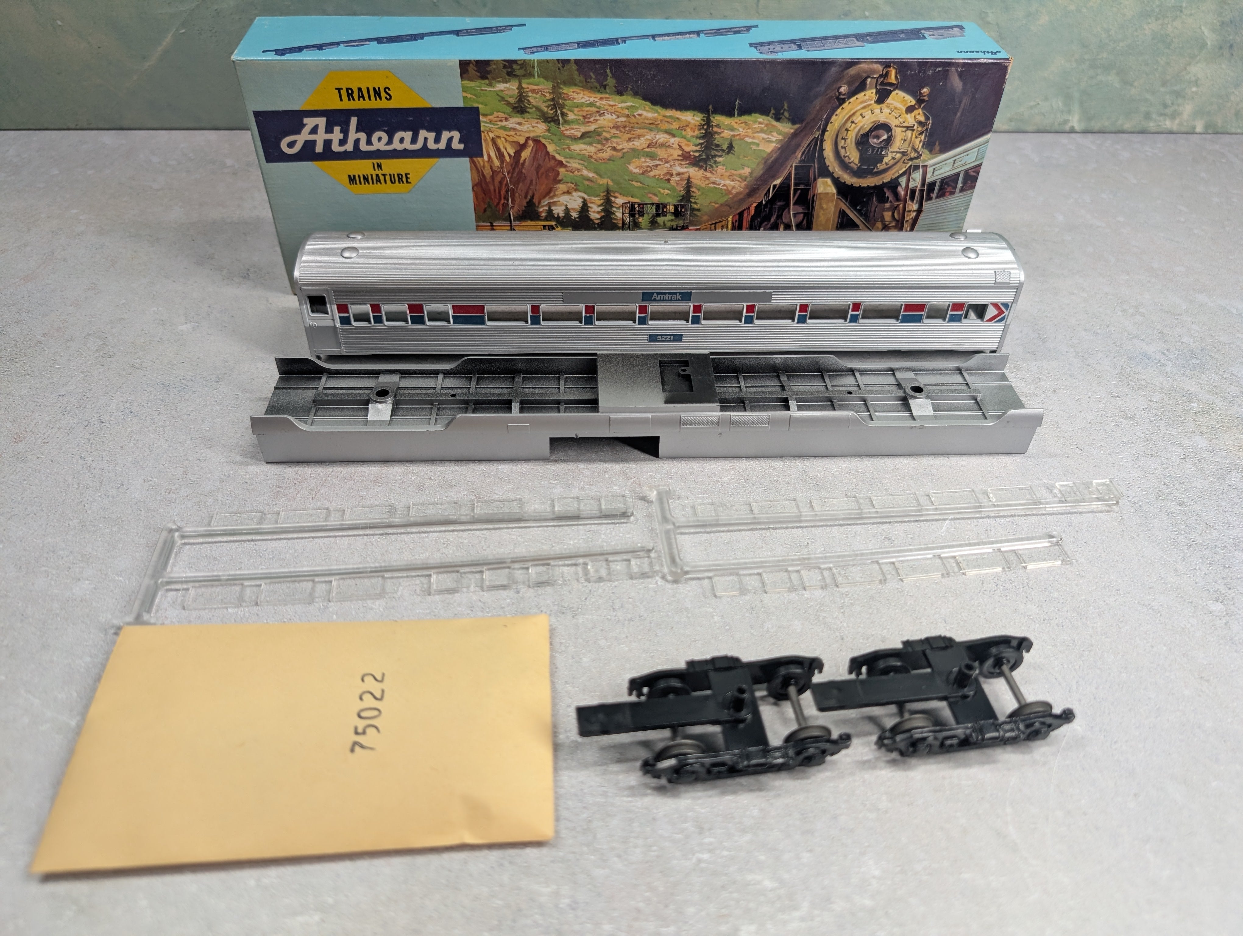 USED Athearn 1819 HO Scale SL Coach Passenger Car Amtrak #5221 KIT