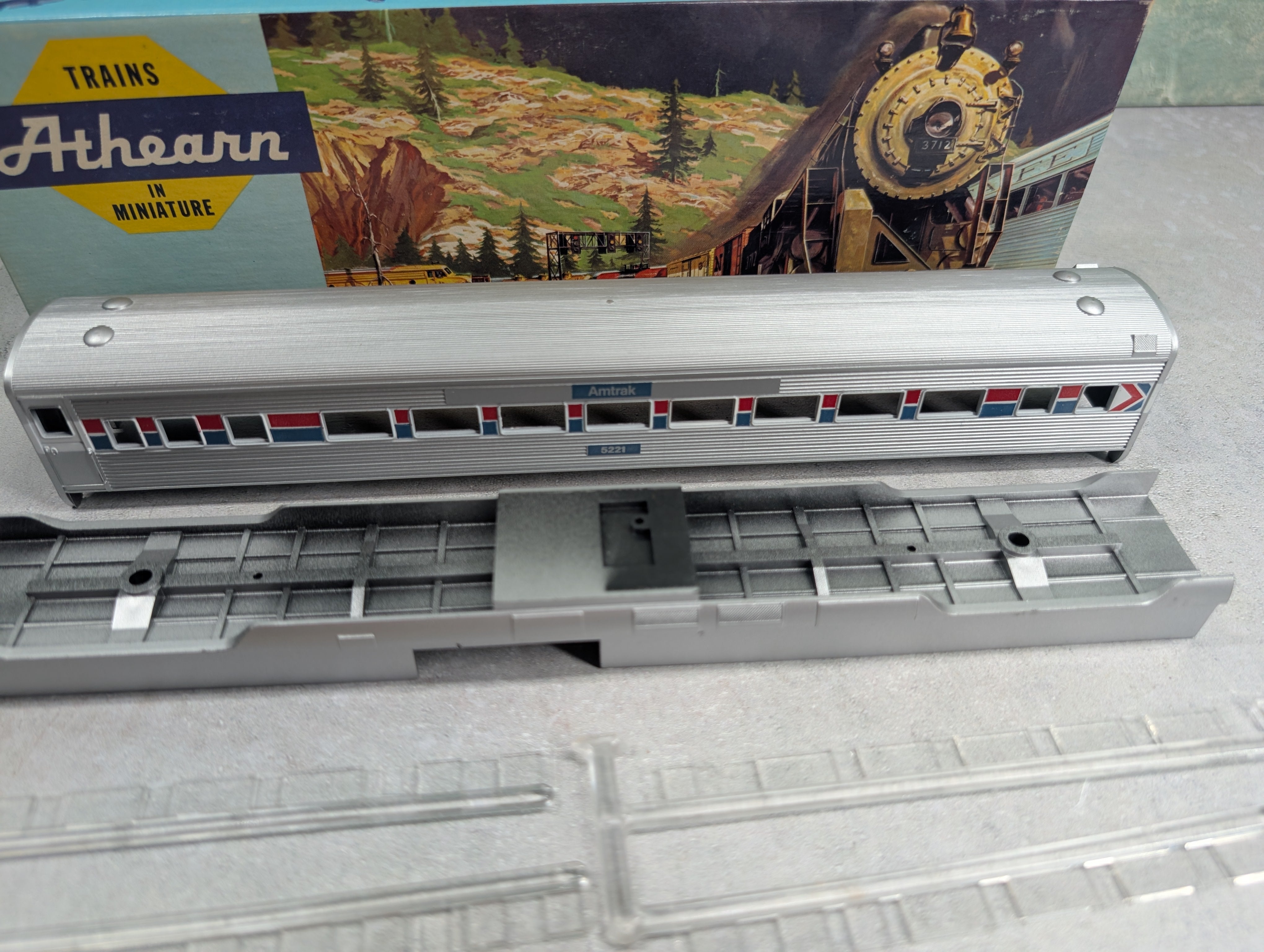USED Athearn 1819 HO Scale SL Coach Passenger Car Amtrak #5221 KIT